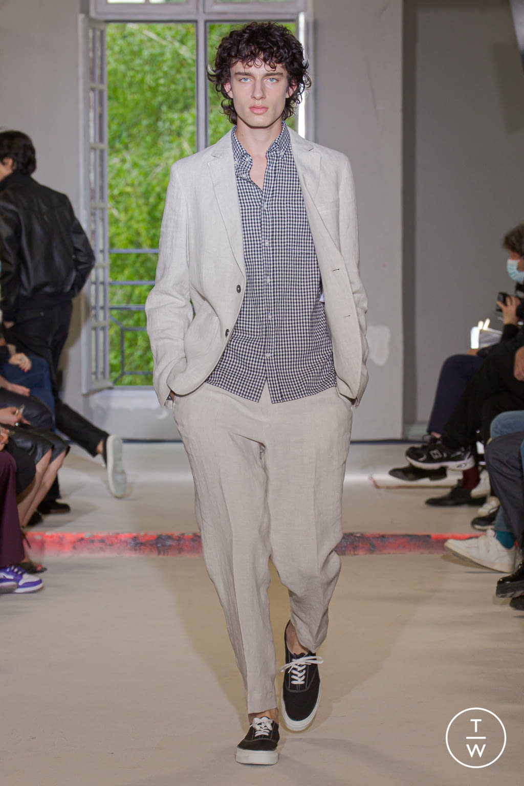 Fashion Week Paris Spring/Summer 2022 look 38 from the Officine Générale collection 男装