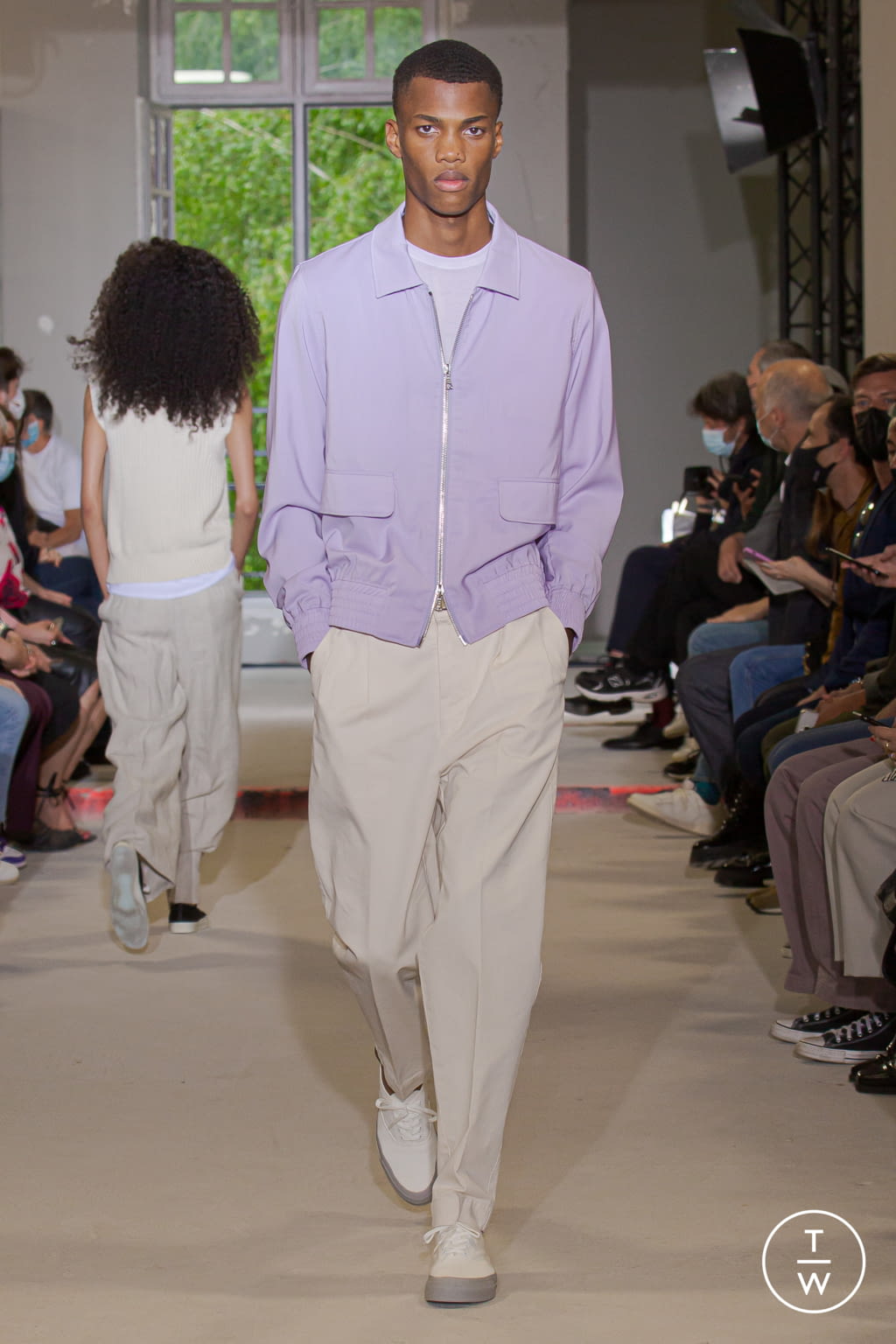 Fashion Week Paris Spring/Summer 2022 look 40 from the Officine Générale collection menswear