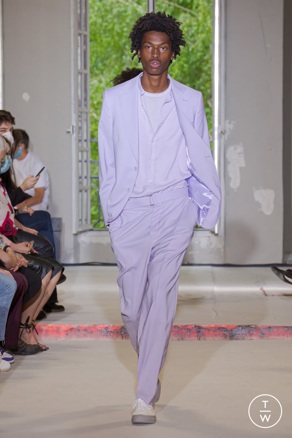 Fashion Week Paris Spring/Summer 2022 look 41 from the Officine Générale collection 男装