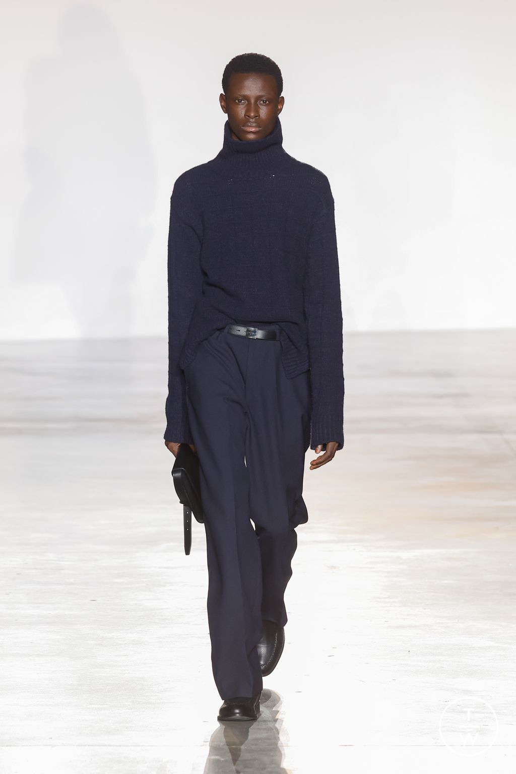 Fashion Week Paris Fall/Winter 2023 look 2 from the Officine Générale collection menswear