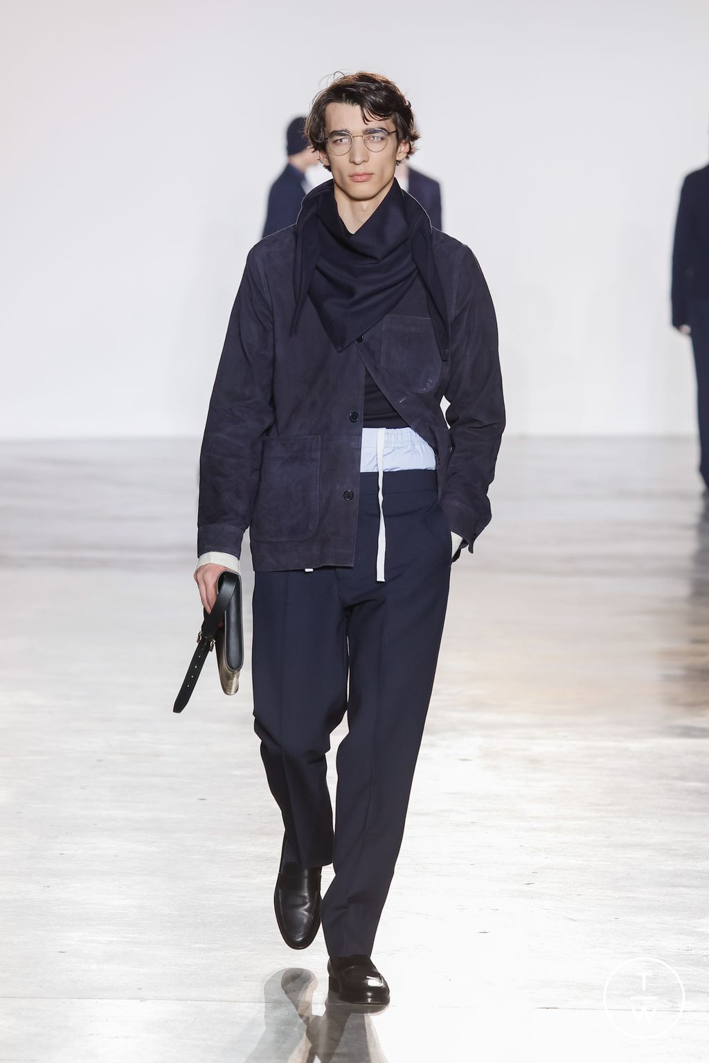 Fashion Week Paris Fall/Winter 2023 look 9 from the Officine Générale collection menswear