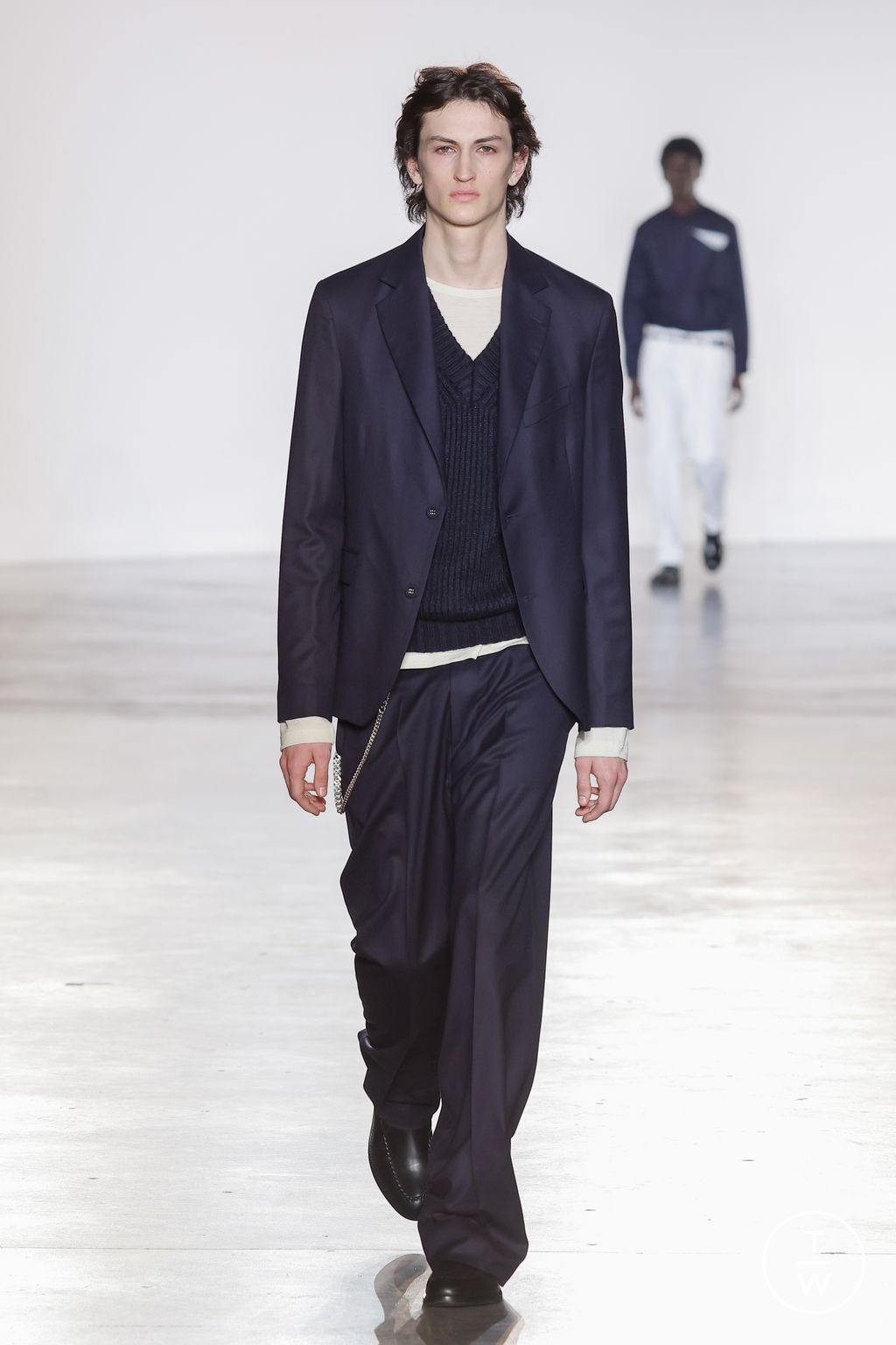 Fashion Week Paris Fall/Winter 2023 look 10 from the Officine Générale collection menswear