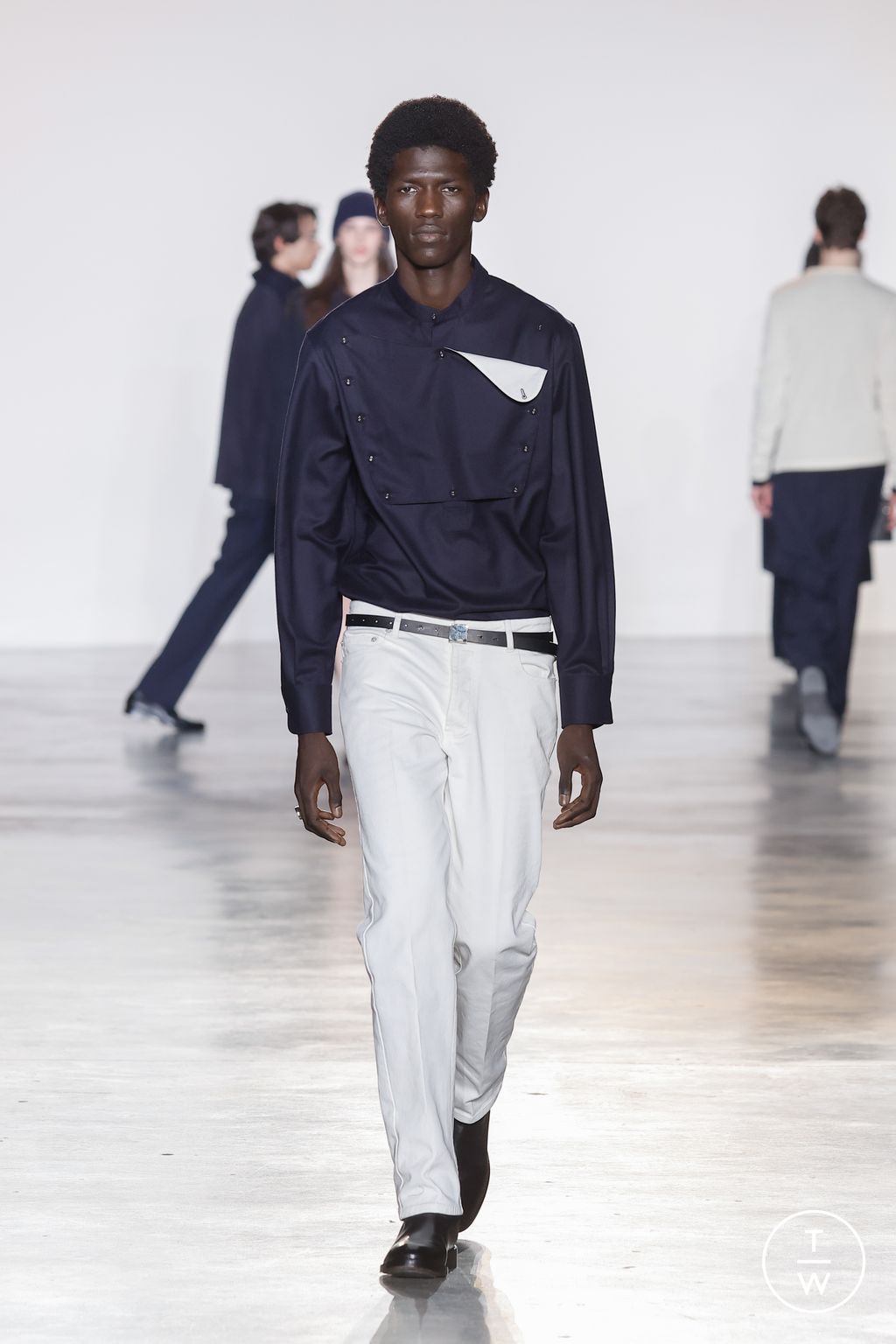 Fashion Week Paris Fall/Winter 2023 look 11 from the Officine Générale collection menswear