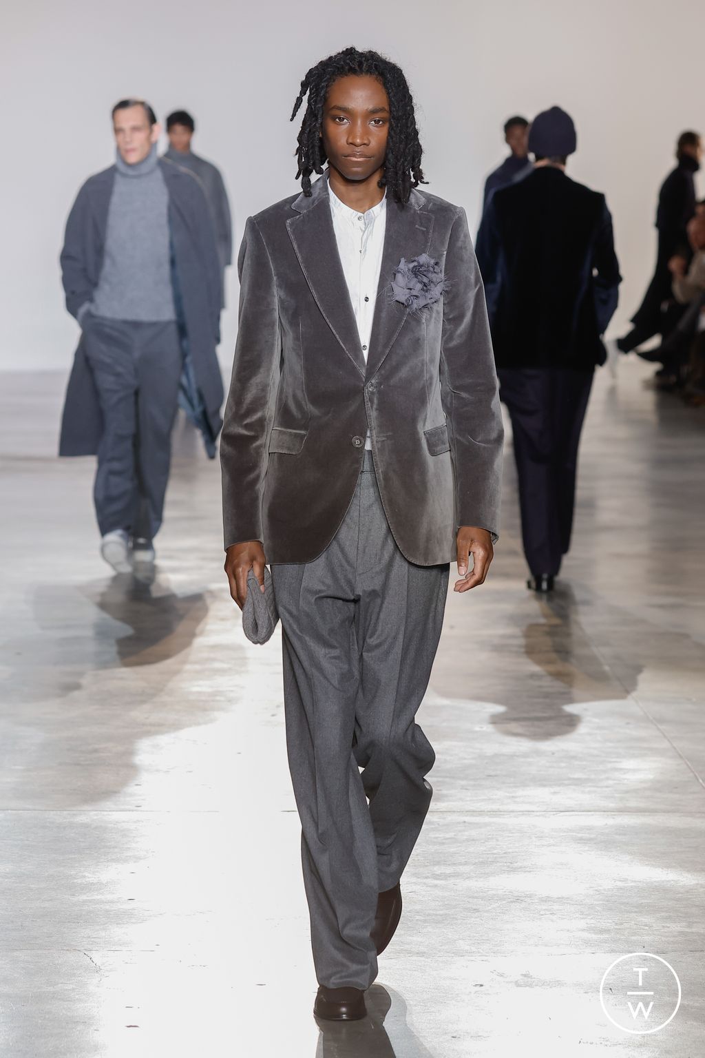 Fashion Week Paris Fall/Winter 2023 look 29 from the Officine Générale collection menswear