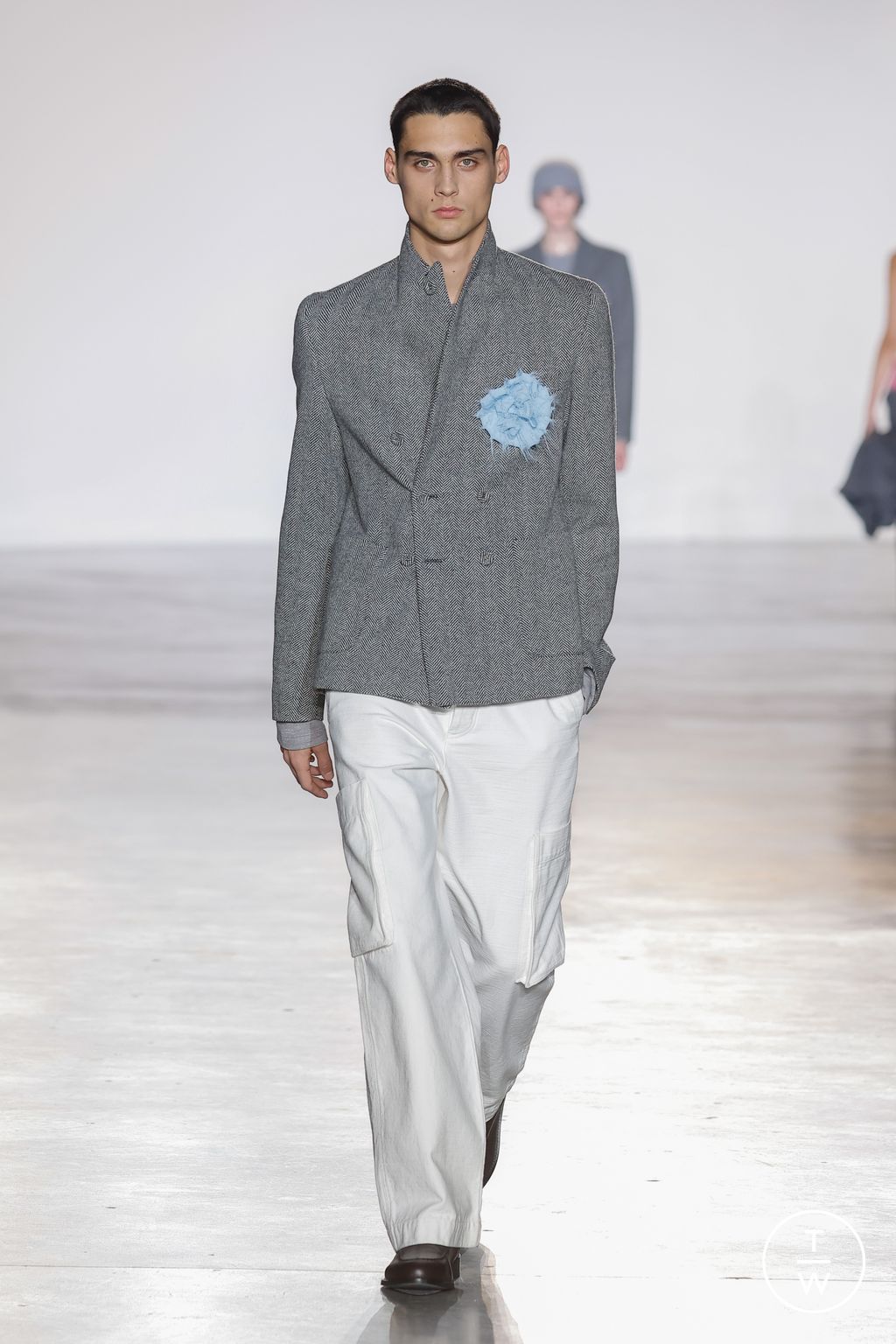 Fashion Week Paris Fall/Winter 2023 look 40 from the Officine Générale collection menswear