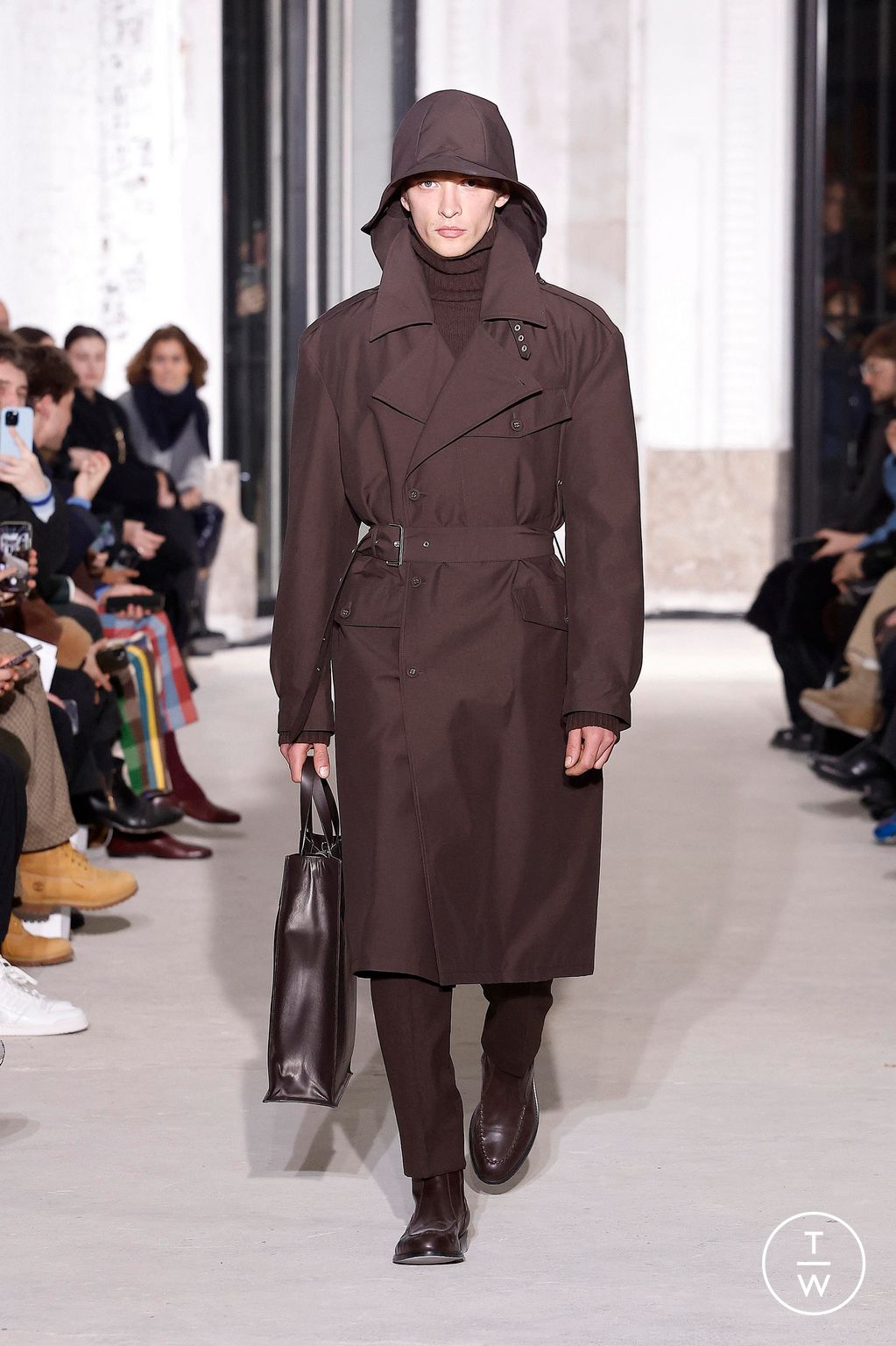 Fashion Week Paris Fall/Winter 2024 look 1 from the Officine Générale collection menswear