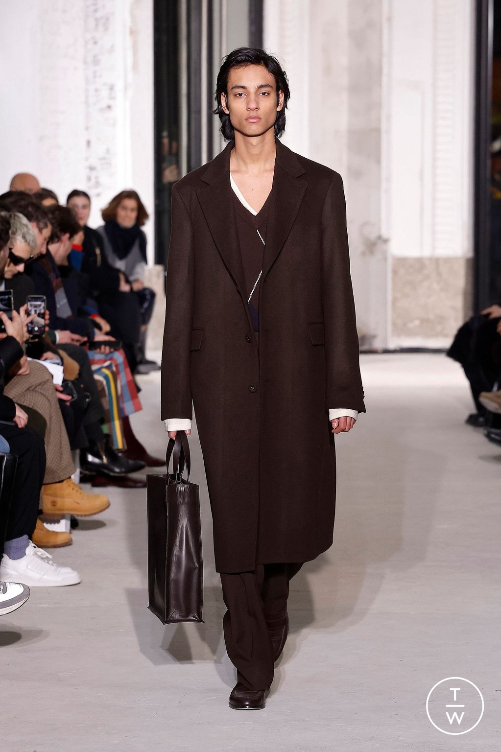 Fashion Week Paris Fall/Winter 2024 look 2 de la collection Officine Générale menswear