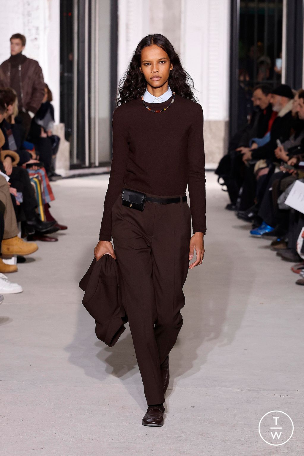 Fashion Week Paris Fall/Winter 2024 look 12 de la collection Officine Générale menswear