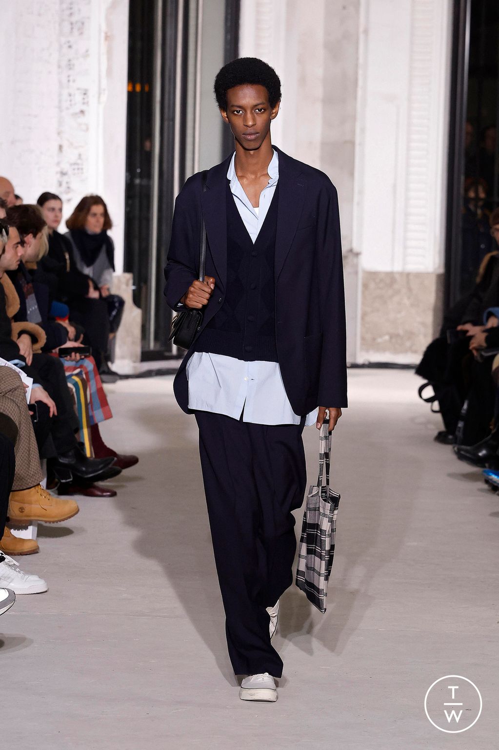 Fashion Week Paris Fall/Winter 2024 look 14 from the Officine Générale collection 男装