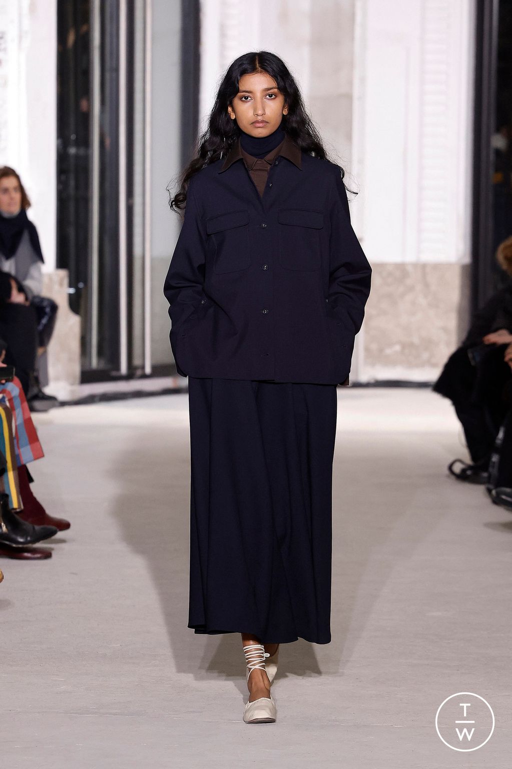Fashion Week Paris Fall/Winter 2024 look 17 de la collection Officine Générale menswear