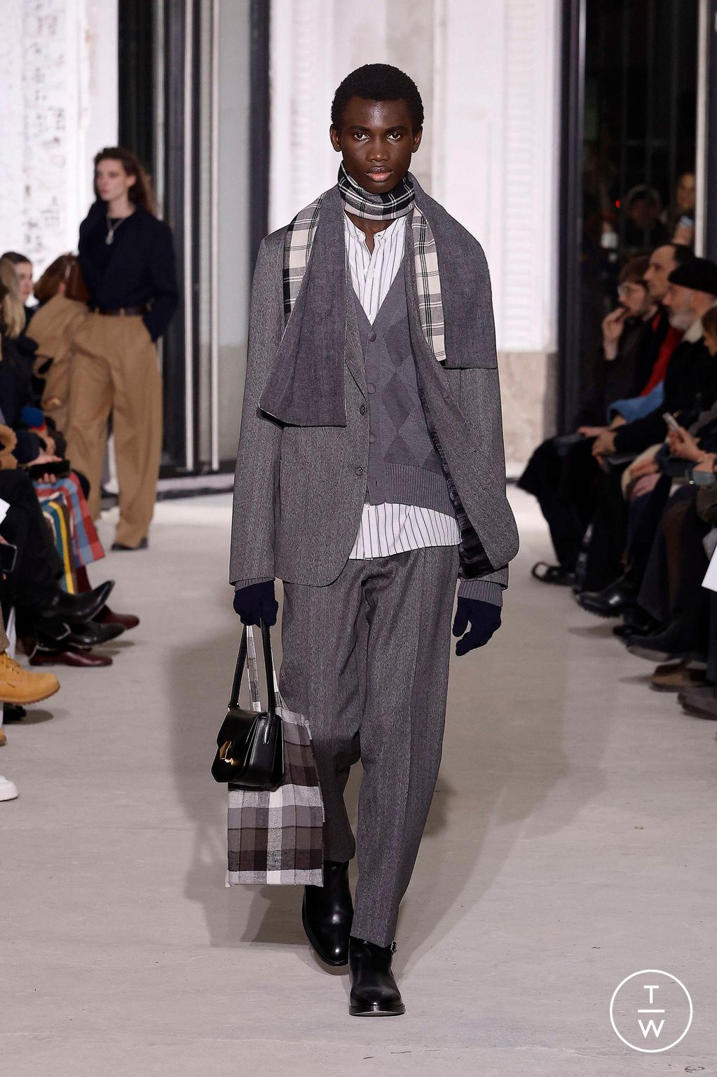 Fashion Week Paris Fall/Winter 2024 look 23 from the Officine Générale collection 男装