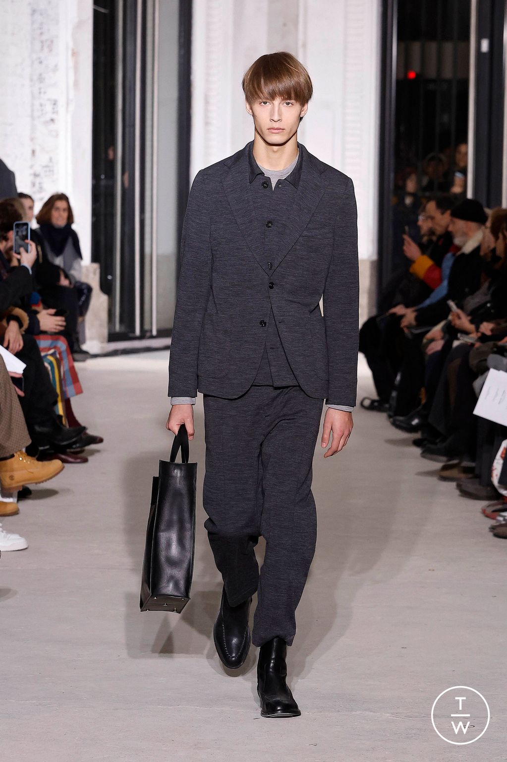 Fashion Week Paris Fall/Winter 2024 look 26 from the Officine Générale collection menswear