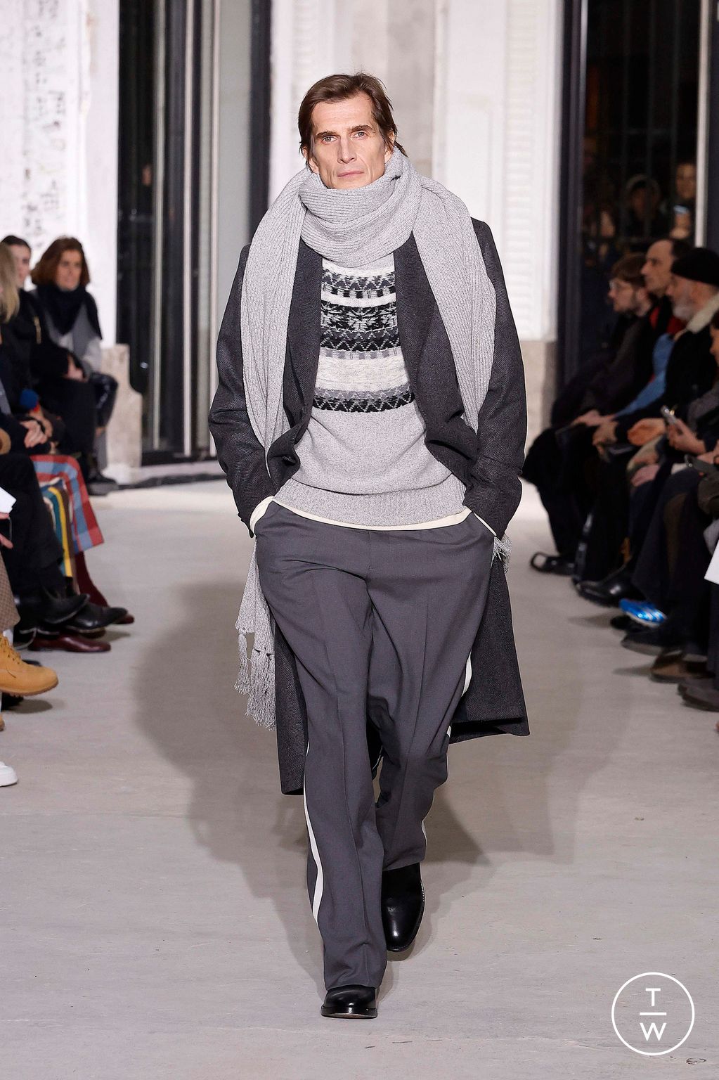 Fashion Week Paris Fall/Winter 2024 look 27 de la collection Officine Générale menswear
