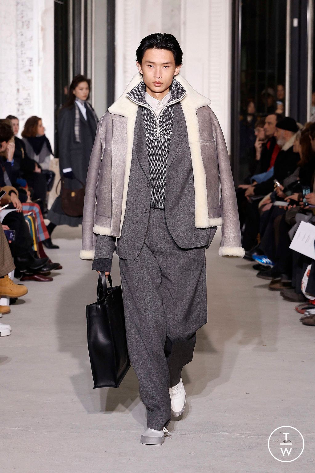 Fashion Week Paris Fall/Winter 2024 look 29 from the Officine Générale collection 男装