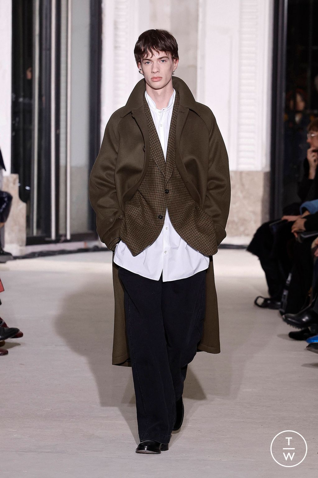 Fashion Week Paris Fall/Winter 2024 look 31 from the Officine Générale collection 男装