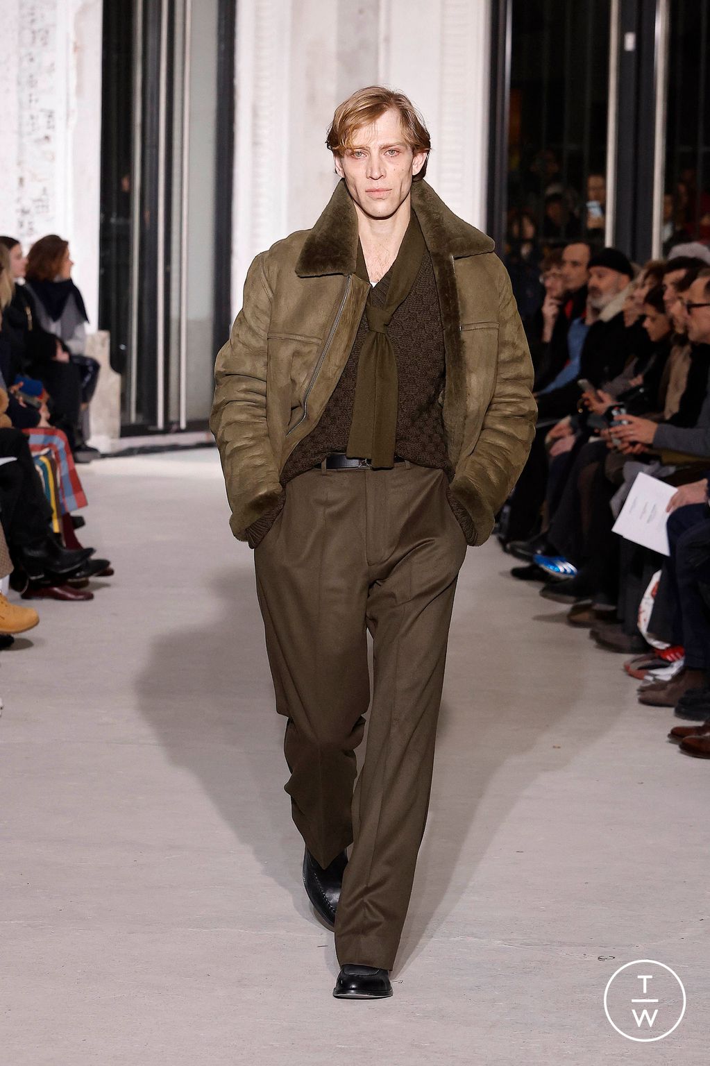 Fashion Week Paris Fall/Winter 2024 look 34 from the Officine Générale collection 男装