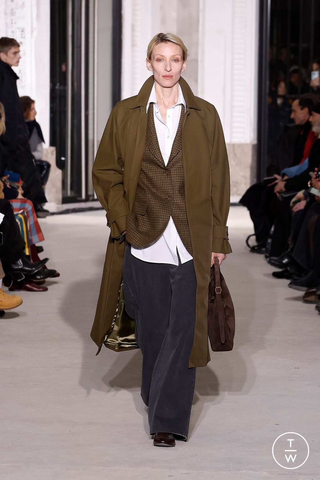 Fashion Week Paris Fall/Winter 2024 look 35 from the Officine Générale collection menswear