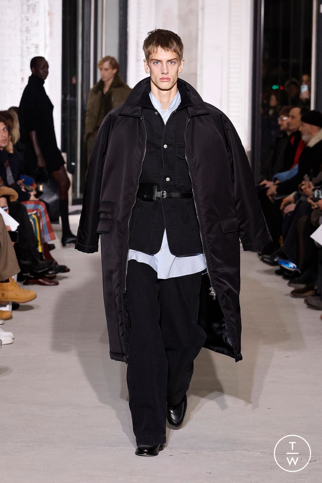 Fashion Week Paris Fall/Winter 2024 look 36 from the Officine Générale collection menswear