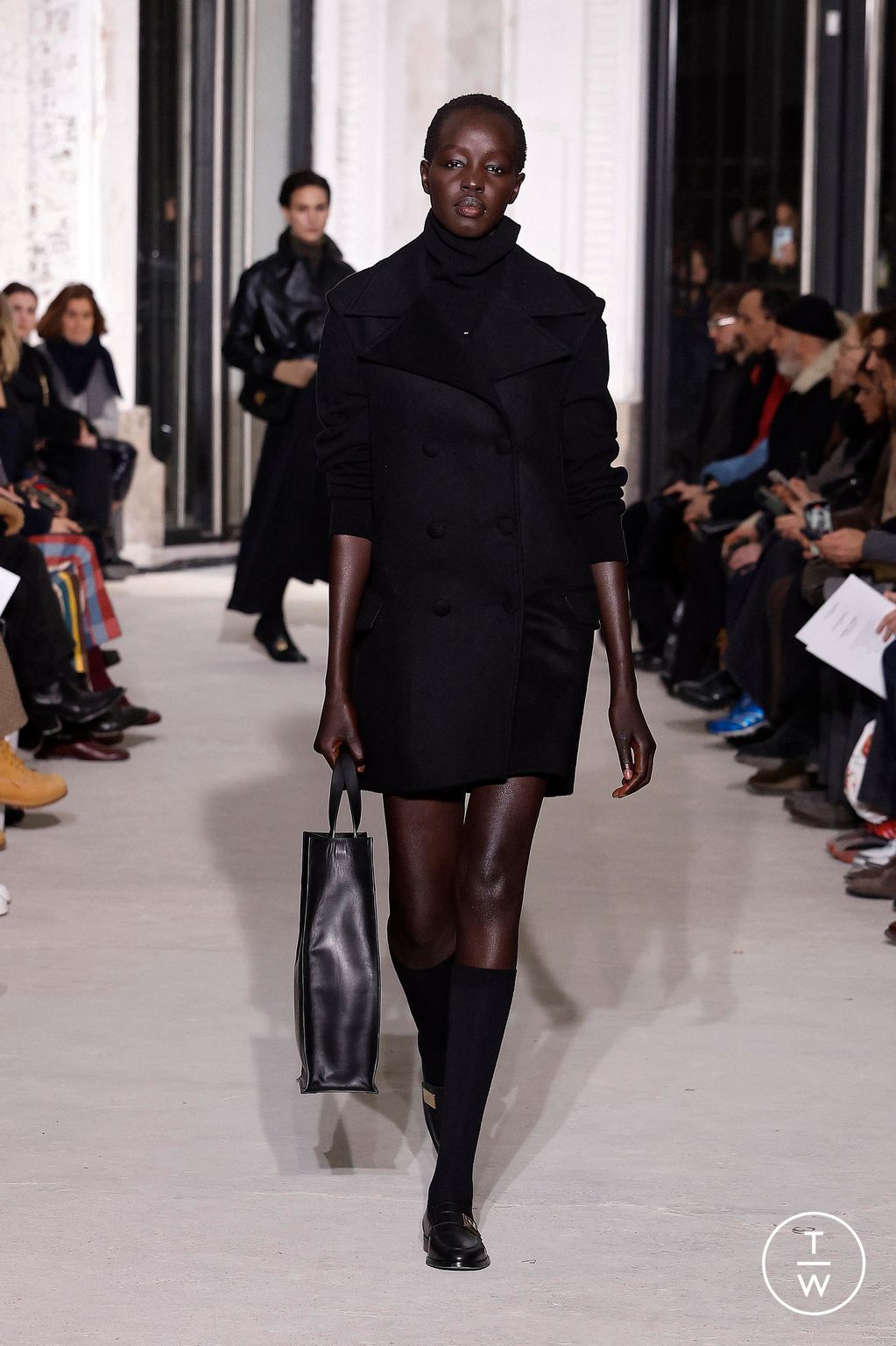 Fashion Week Paris Fall/Winter 2024 look 37 de la collection Officine Générale menswear