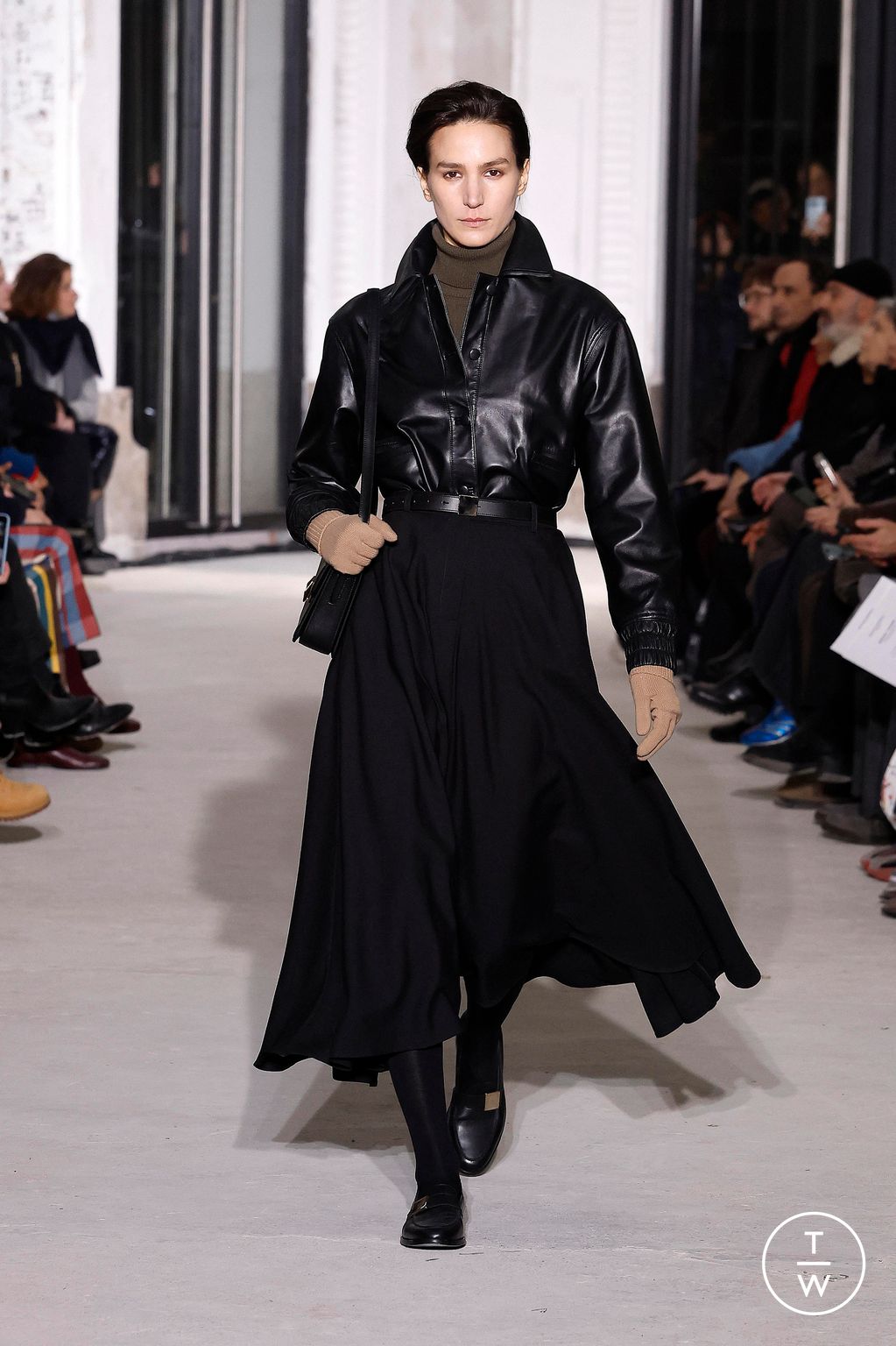 Fashion Week Paris Fall/Winter 2024 look 38 from the Officine Générale collection 男装