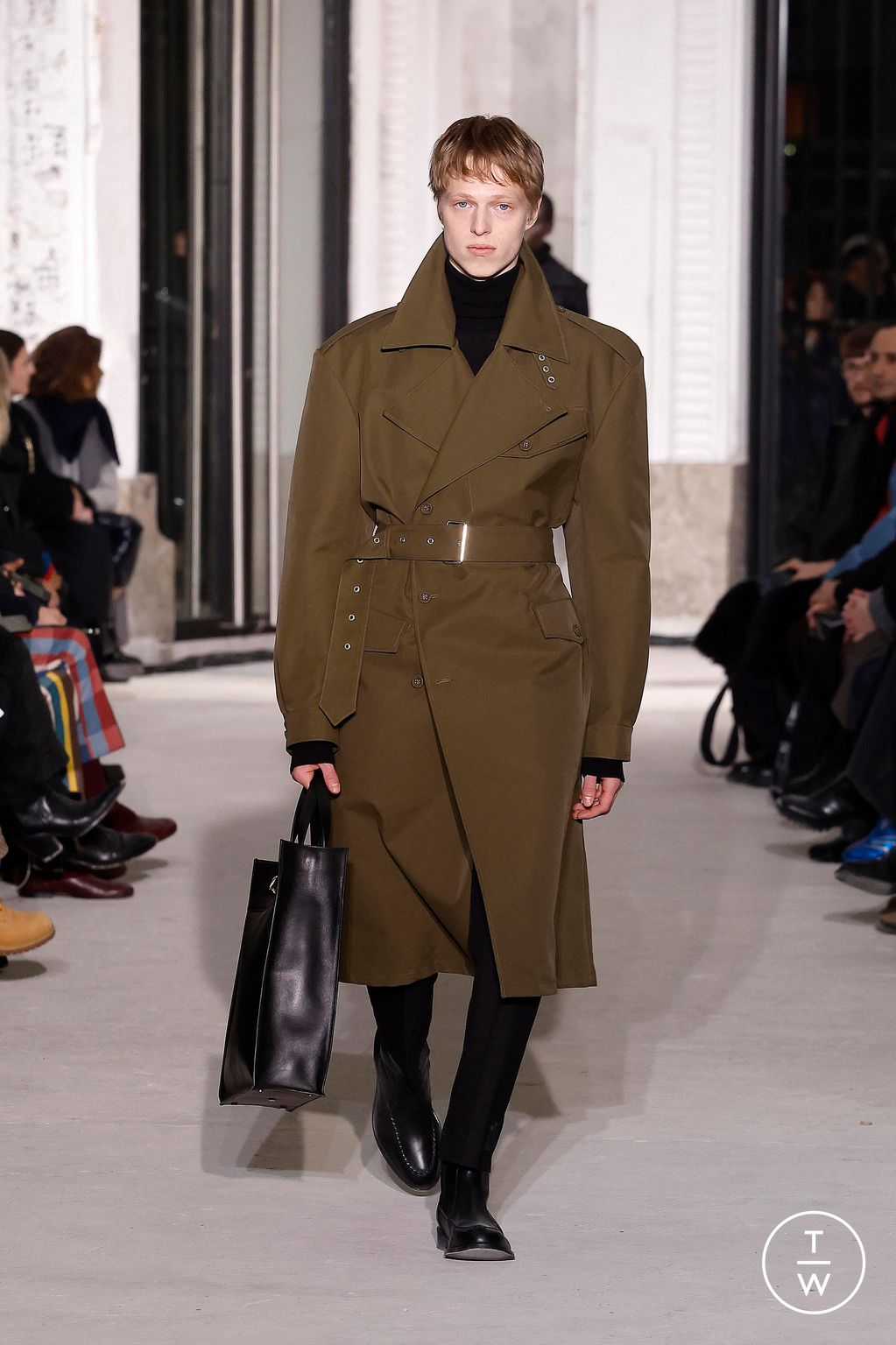 Fashion Week Paris Fall/Winter 2024 look 40 from the Officine Générale collection menswear