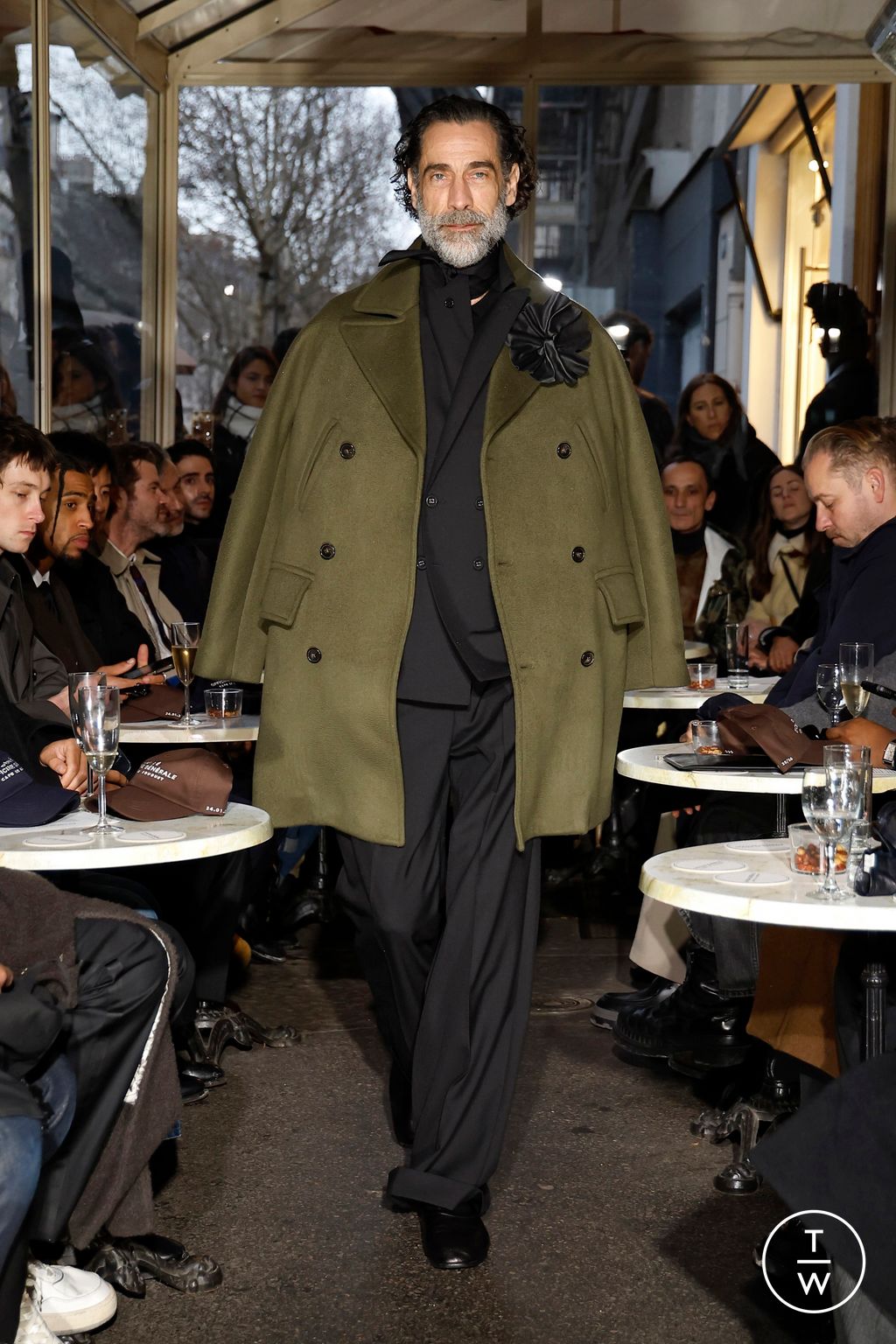 Fashion Week Paris Fall/Winter 2025 look 12 de la collection Officine Générale menswear