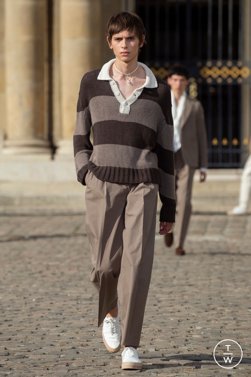 Fashion Week Paris Spring/Summer 2023 look 8 from the Officine Générale collection 男装