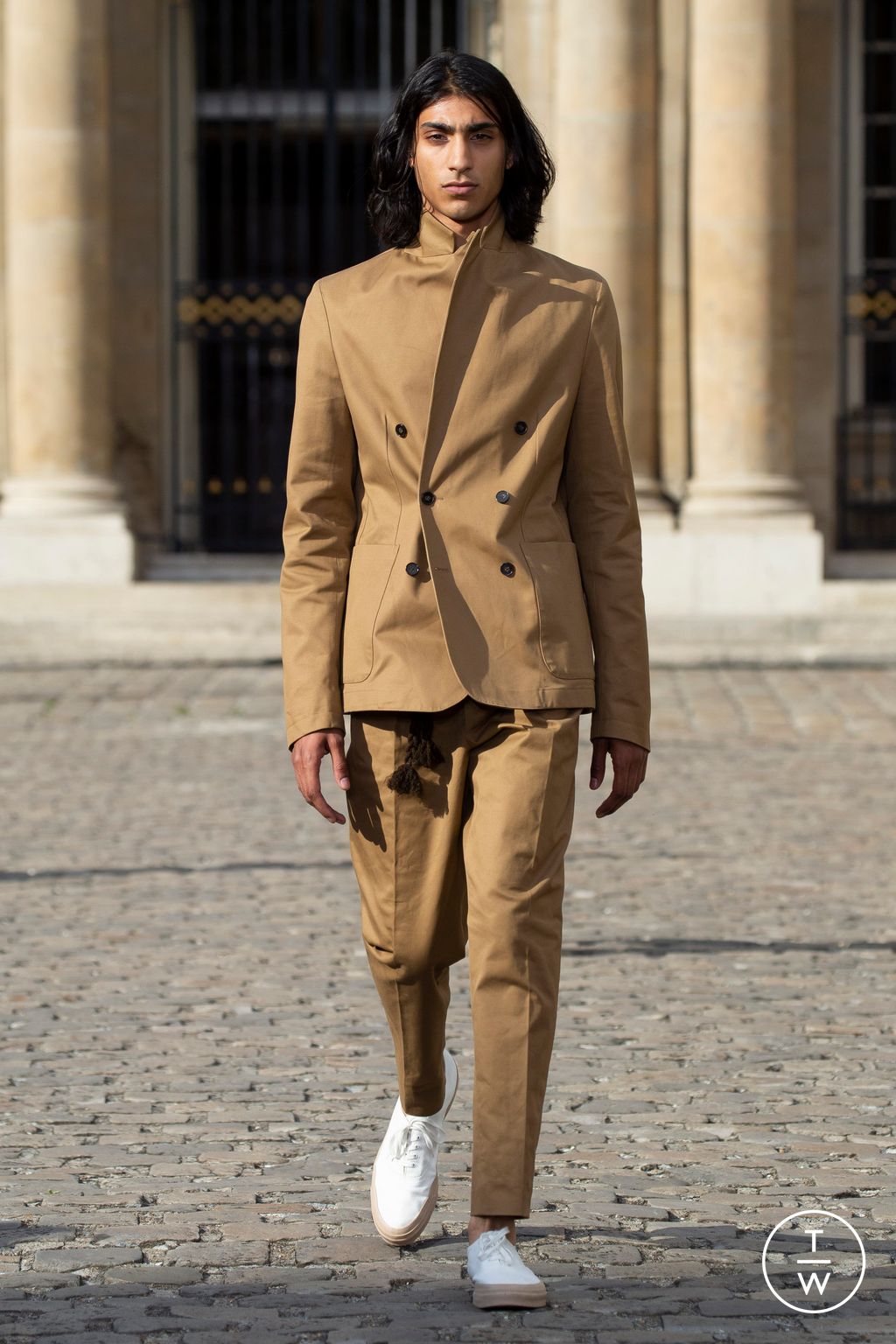 Fashion Week Paris Spring/Summer 2023 look 18 from the Officine Générale collection 男装