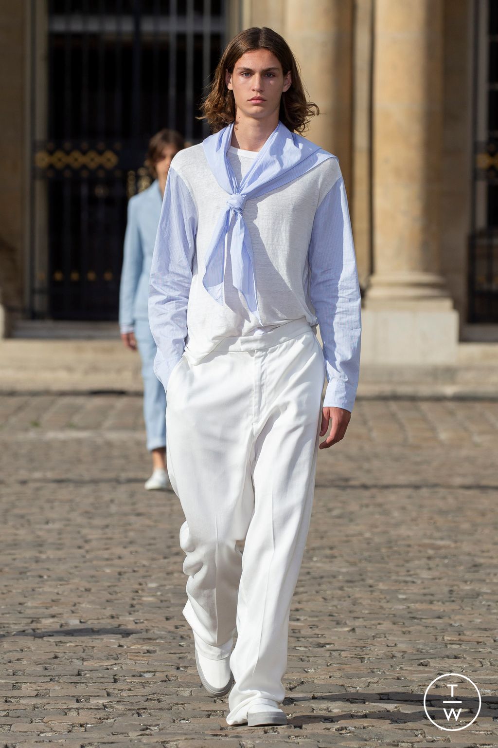 Fashion Week Paris Spring/Summer 2023 look 19 from the Officine Générale collection 男装