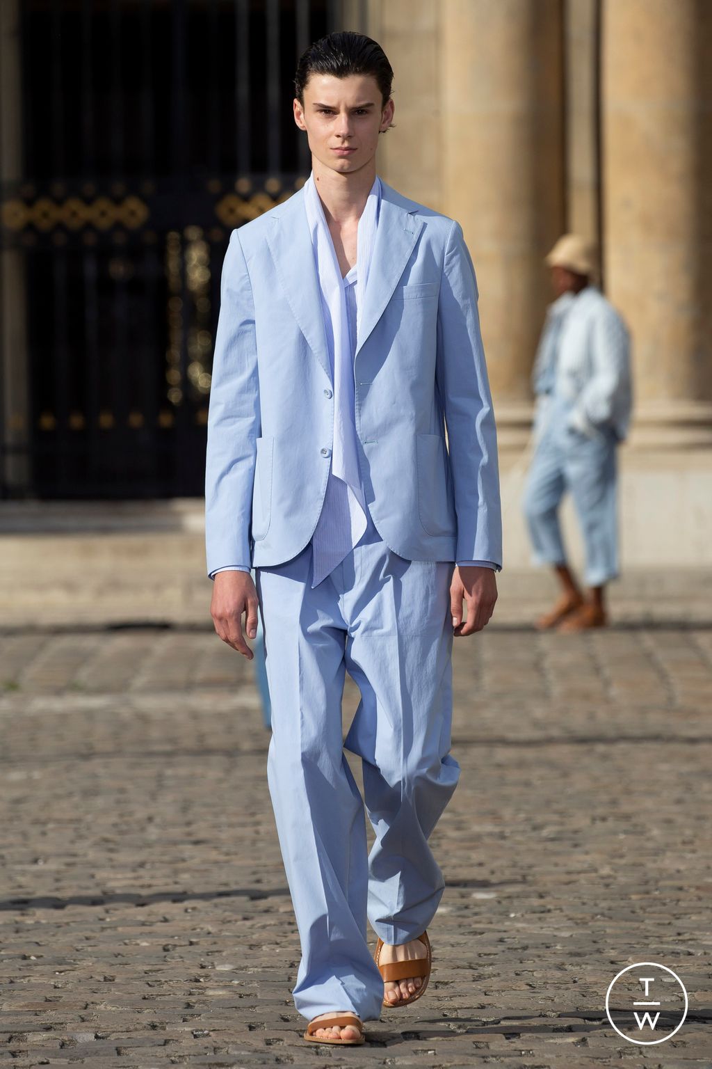Fashion Week Paris Spring/Summer 2023 look 21 from the Officine Générale collection 男装