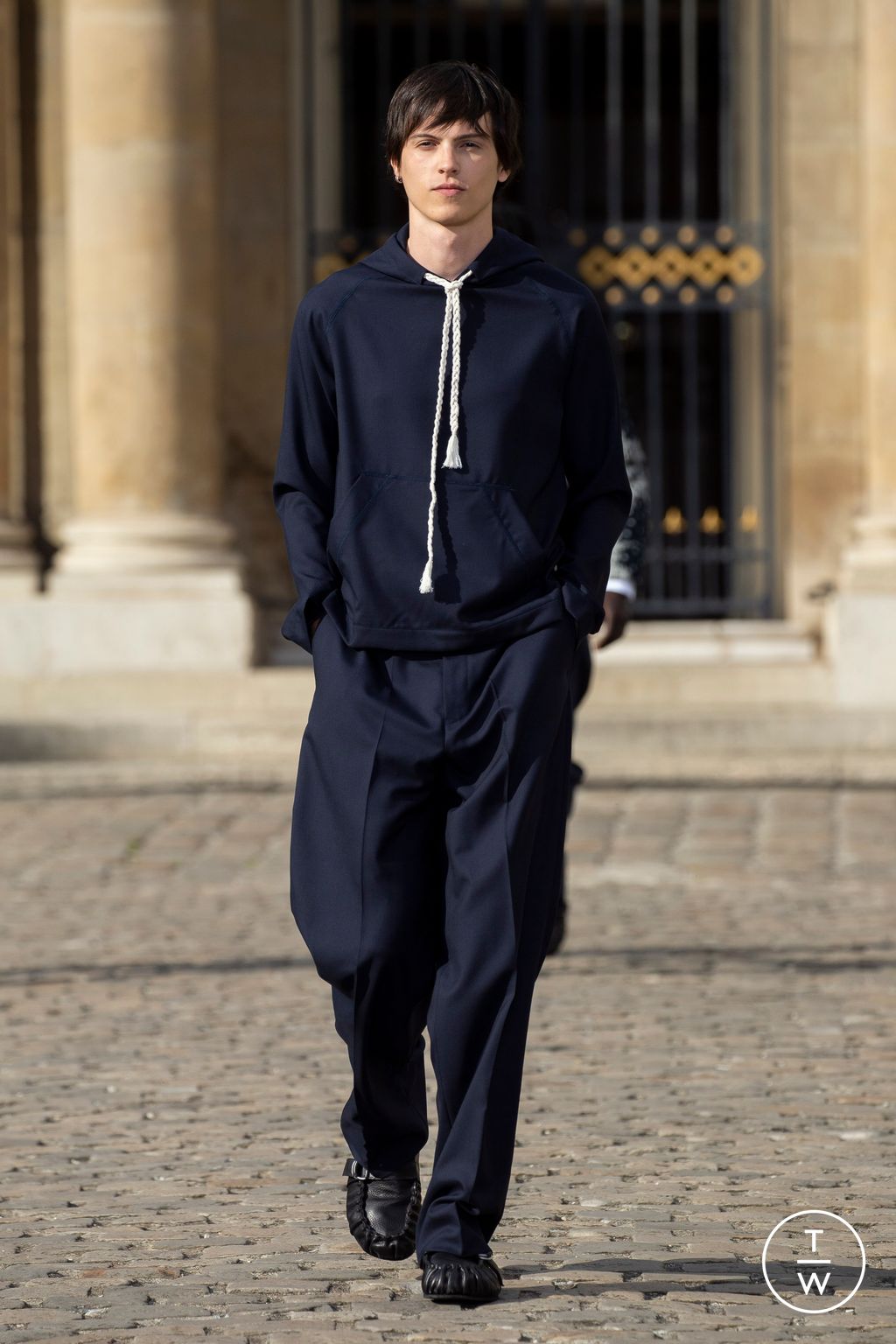 Fashion Week Paris Spring/Summer 2023 look 28 from the Officine Générale collection 男装