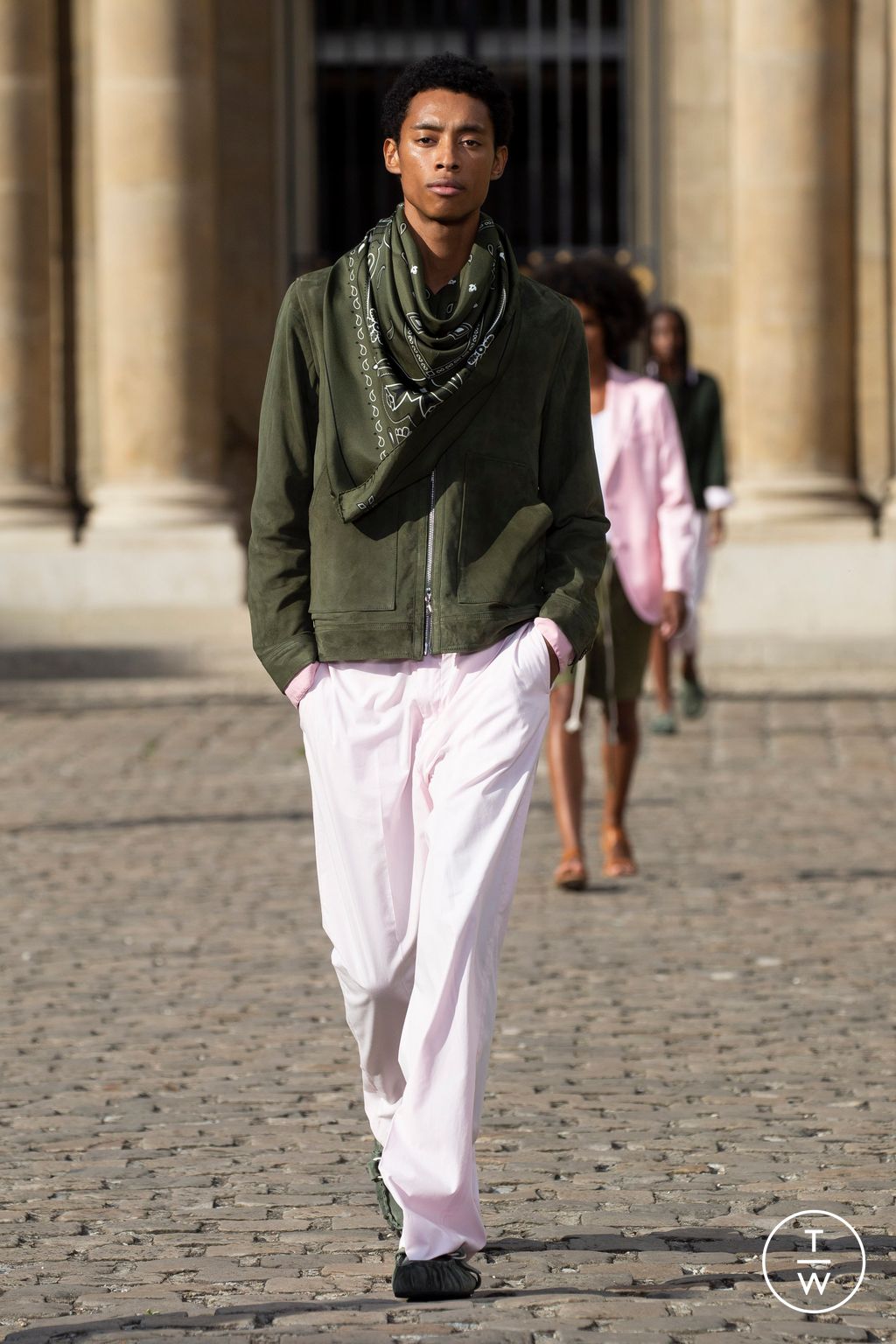 Fashion Week Paris Spring/Summer 2023 look 36 from the Officine Générale collection 男装