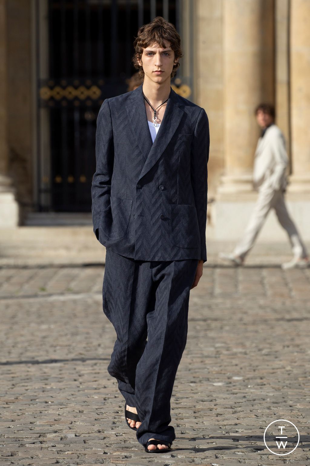 Fashion Week Paris Spring/Summer 2023 look 39 from the Officine Générale collection 男装