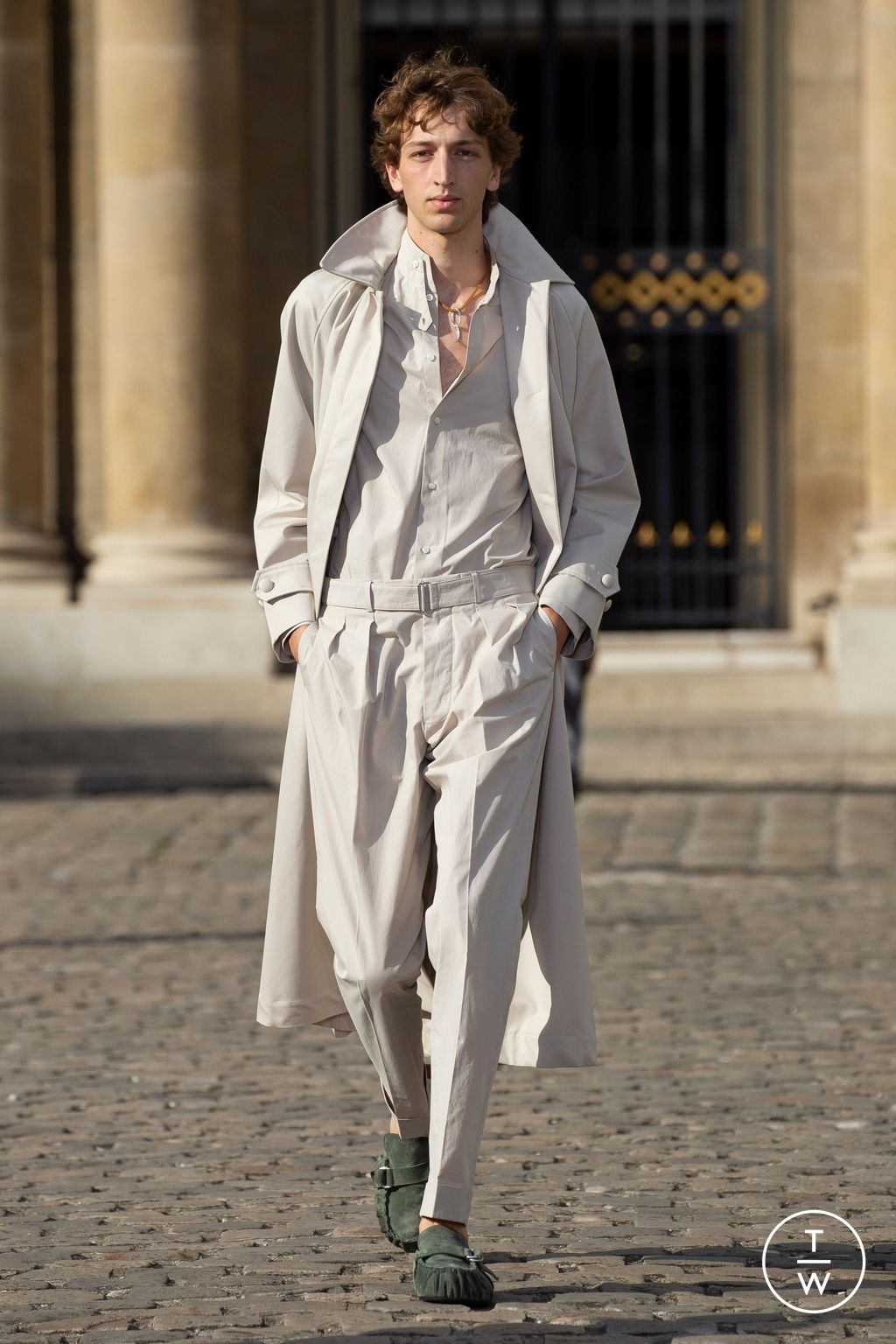 Fashion Week Paris Spring/Summer 2023 look 43 from the Officine Générale collection 男装