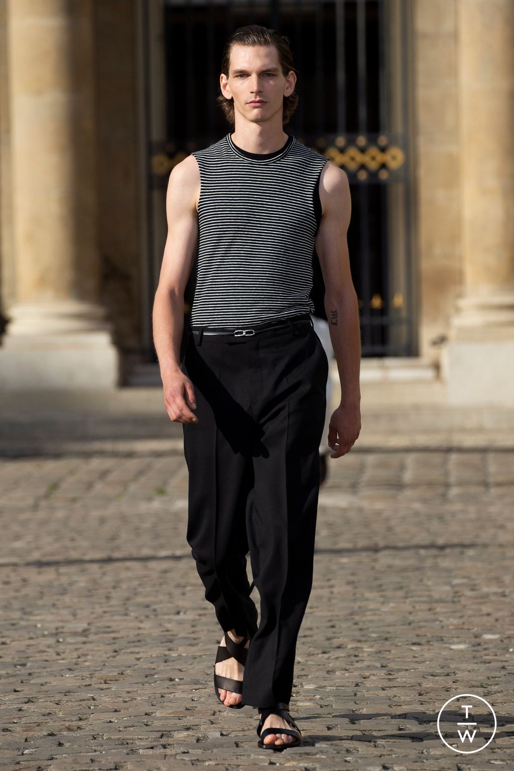 Fashion Week Paris Spring/Summer 2023 look 56 from the Officine Générale collection 男装