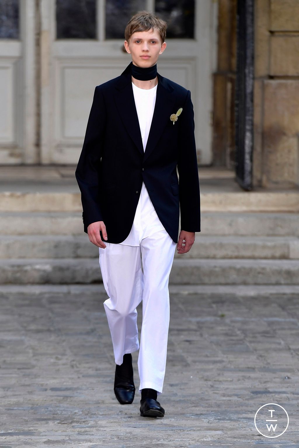 Fashion Week Paris Spring/Summer 2024 look 1 from the Officine Générale collection 男装