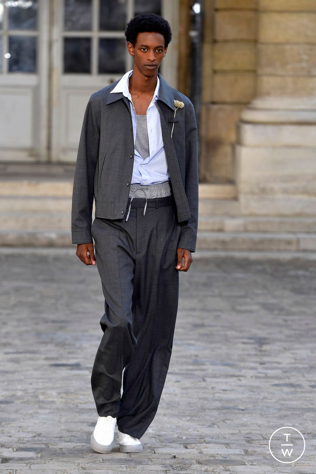 Fashion Week Paris Spring/Summer 2024 look 30 from the Officine Générale collection 男装