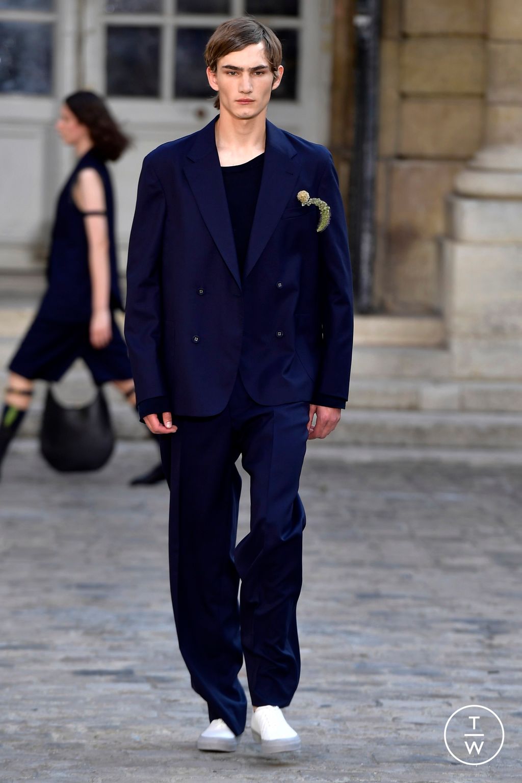 Fashion Week Paris Spring/Summer 2024 look 42 from the Officine Générale collection 男装