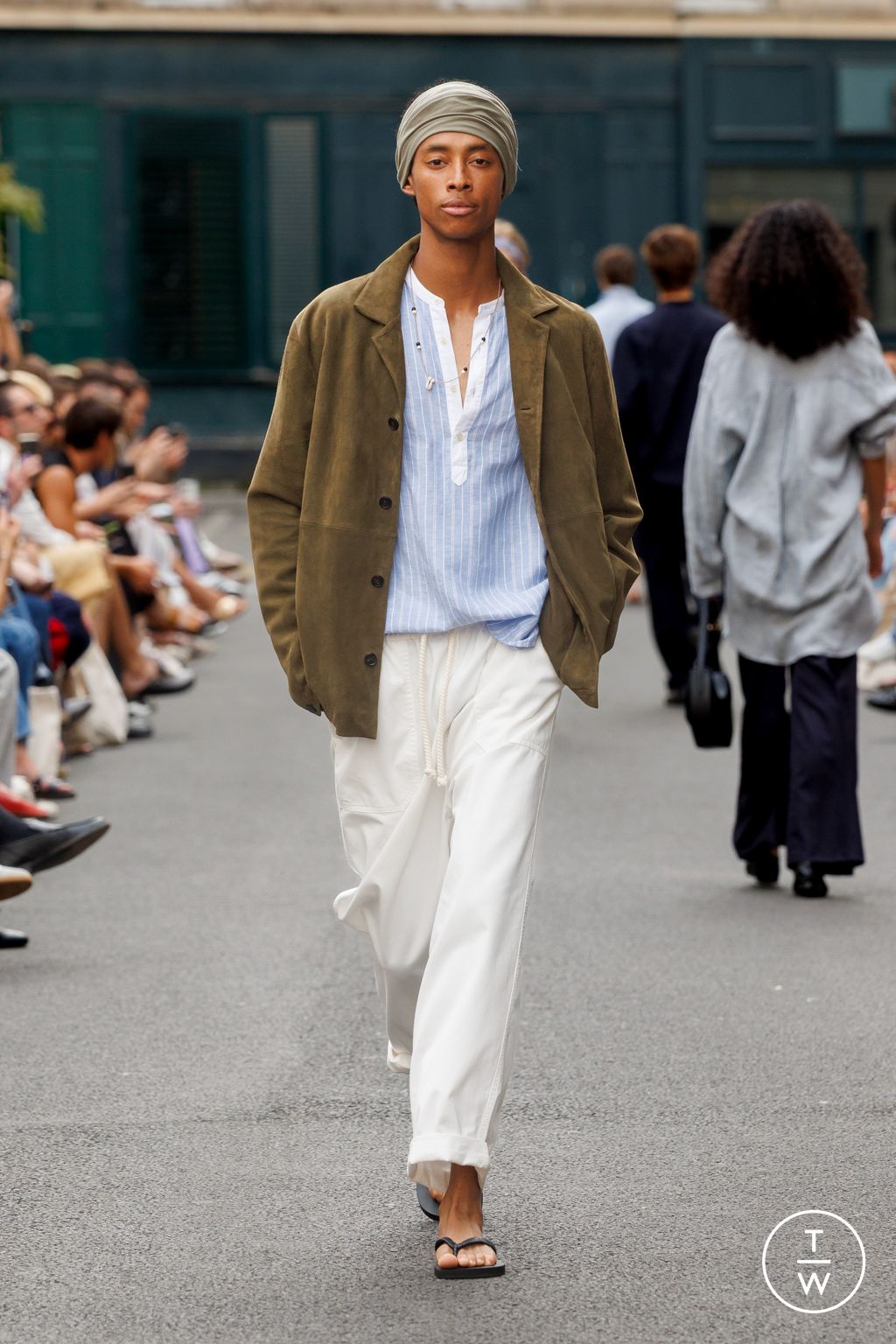 Fashion Week Paris Spring/Summer 2026 look 9 from the Officine Générale collection menswear