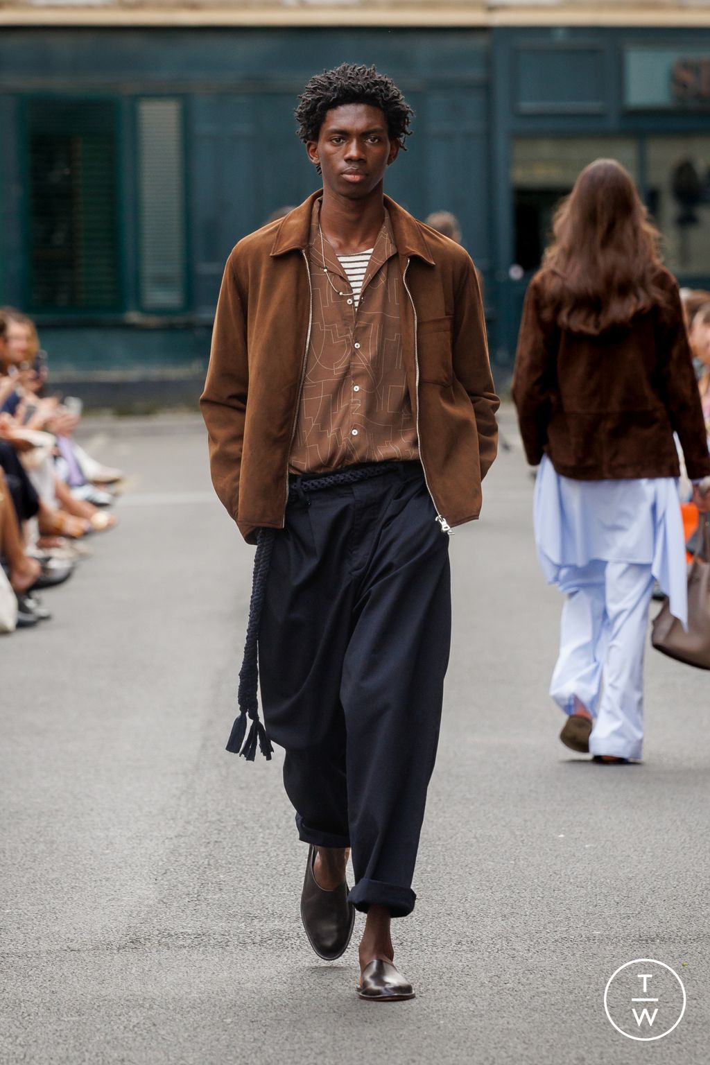 Fashion Week Paris Spring/Summer 2026 look 17 from the Officine Générale collection menswear