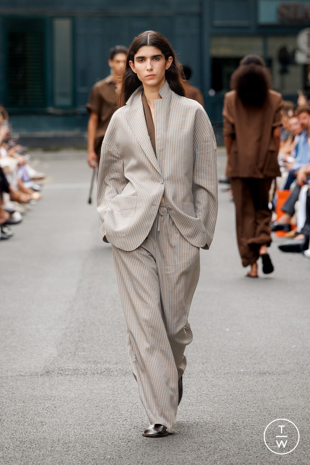 Fashion Week Paris Spring/Summer 2026 look 20 from the Officine Générale collection menswear