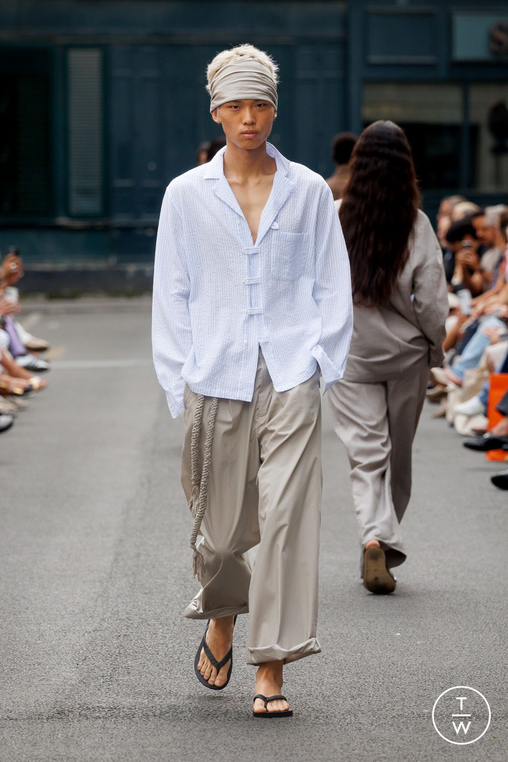 Fashion Week Paris Spring/Summer 2026 look 22 from the Officine Générale collection 男装
