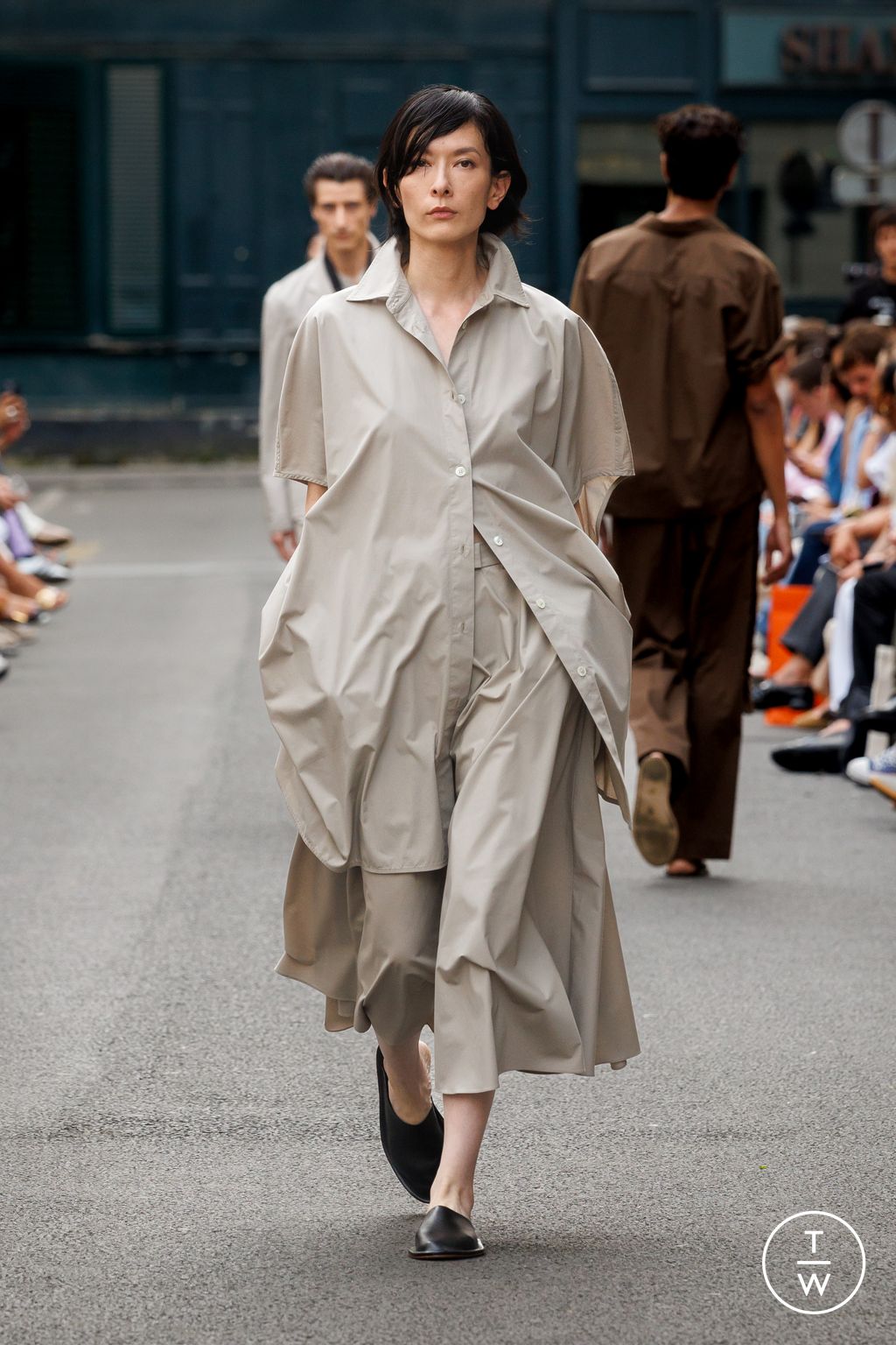 Fashion Week Paris Spring/Summer 2026 look 24 from the Officine Générale collection menswear