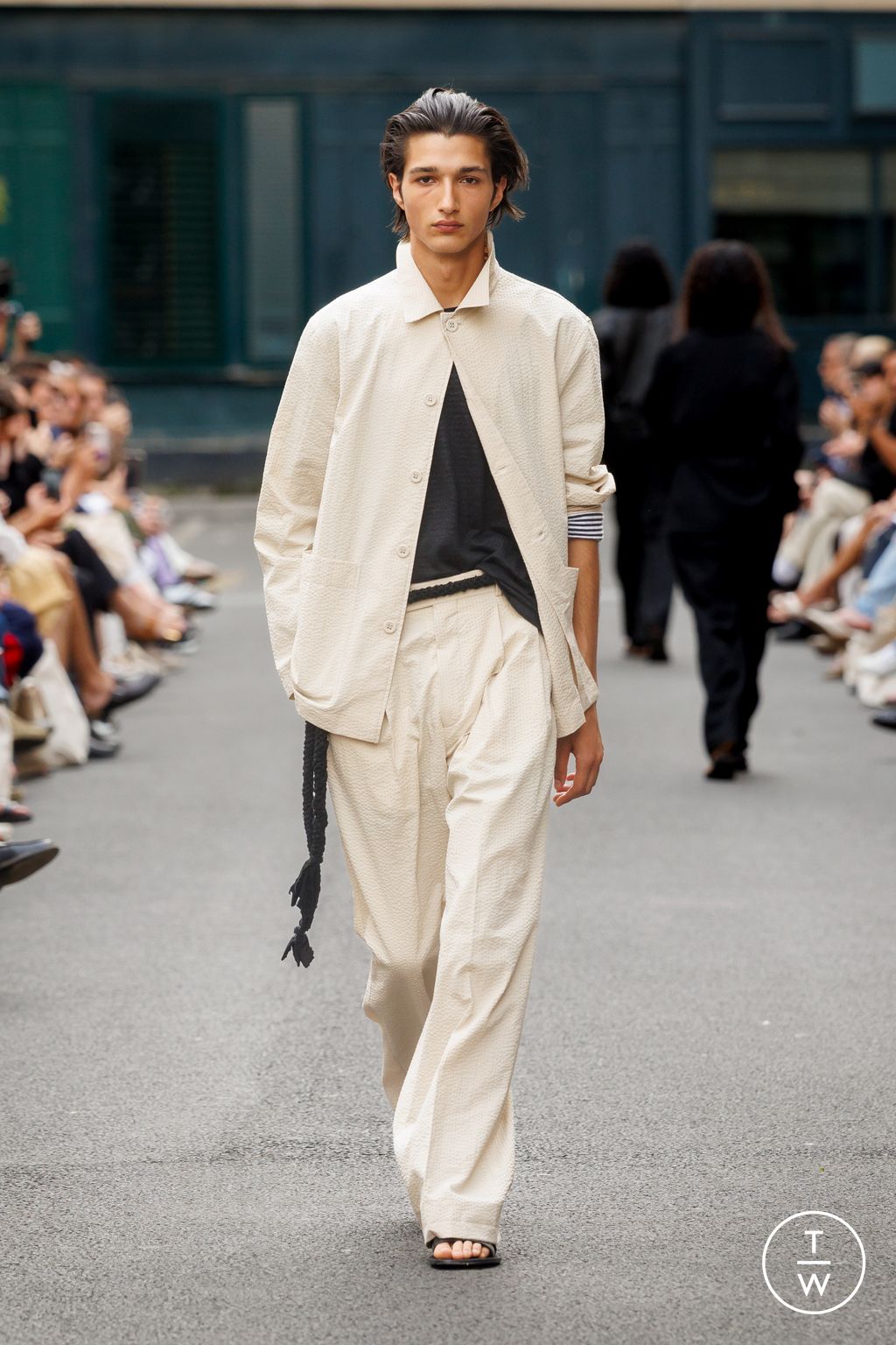 Fashion Week Paris Spring/Summer 2026 look 30 from the Officine Générale collection menswear