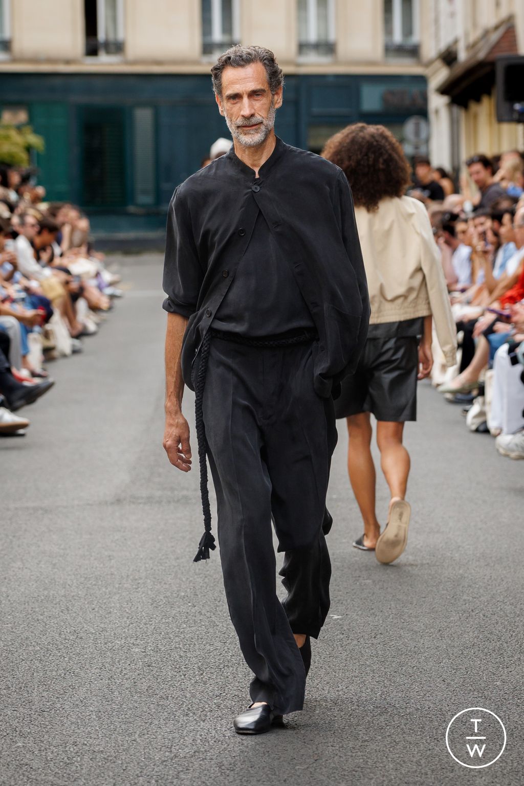 Fashion Week Paris Spring/Summer 2026 look 35 from the Officine Générale collection menswear