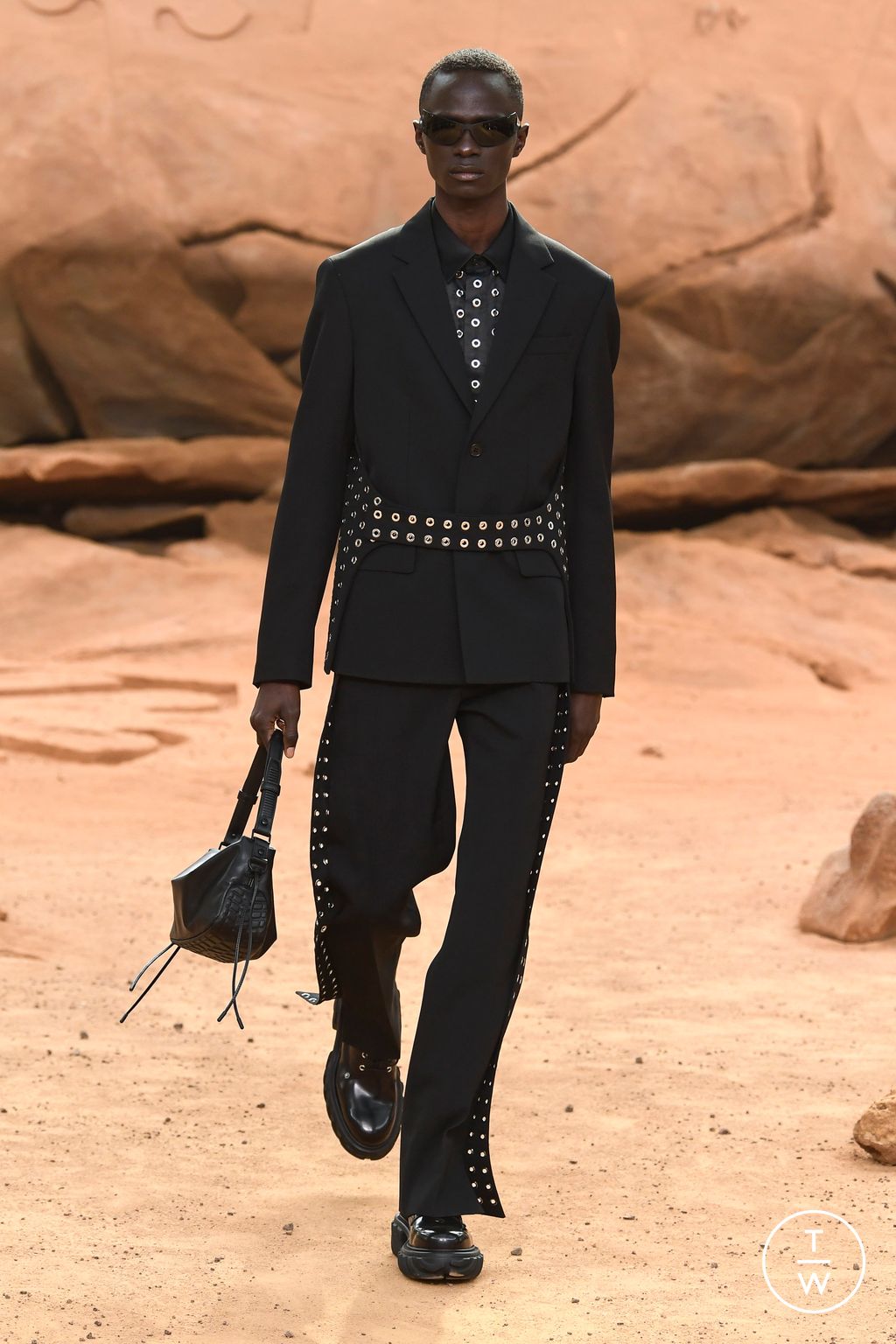 Fashion Week Paris Fall/Winter 2023 look 3 from the Off-White collection womenswear