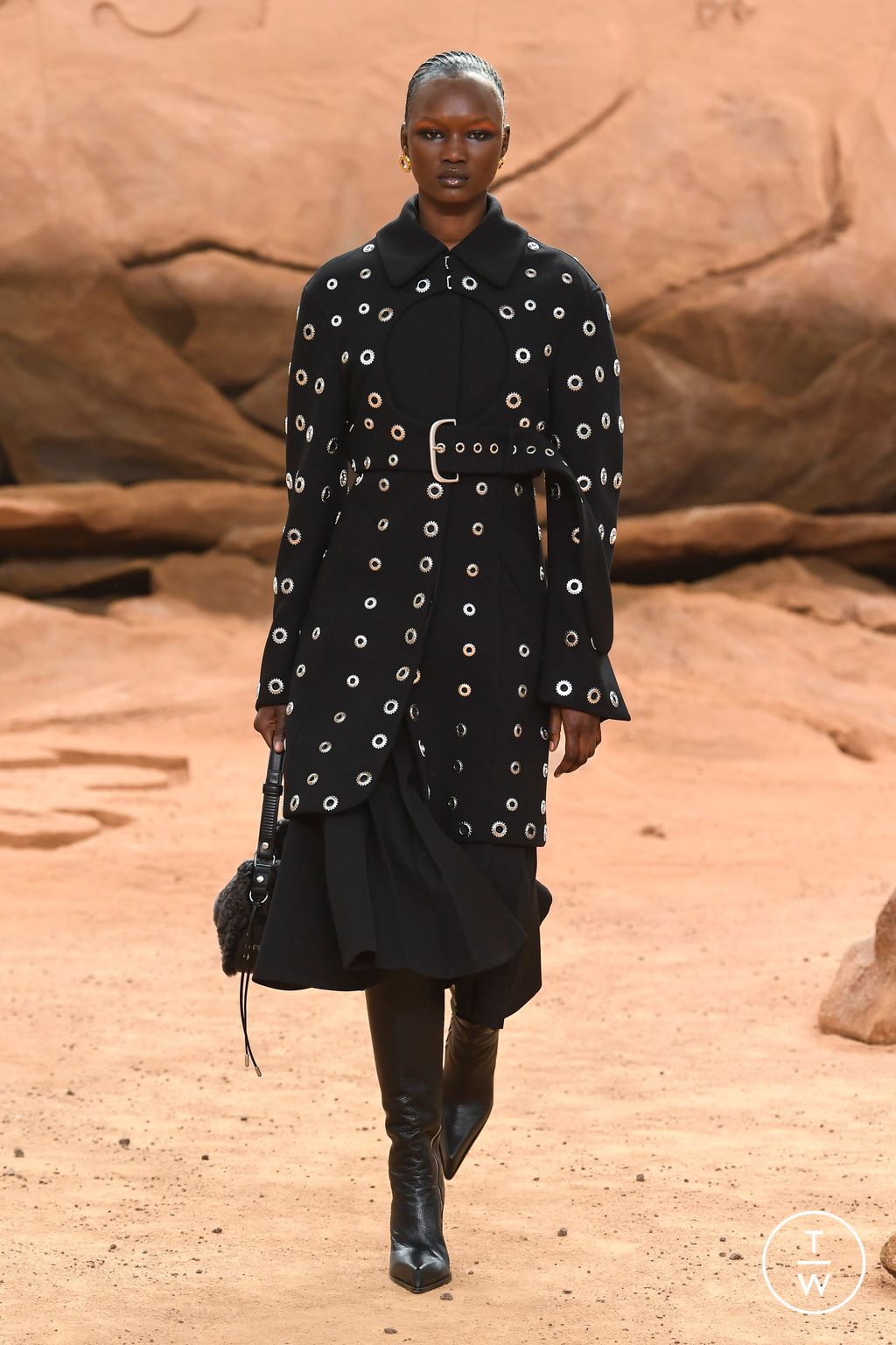 Fashion Week Paris Fall/Winter 2023 look 4 from the Off-White collection 女装