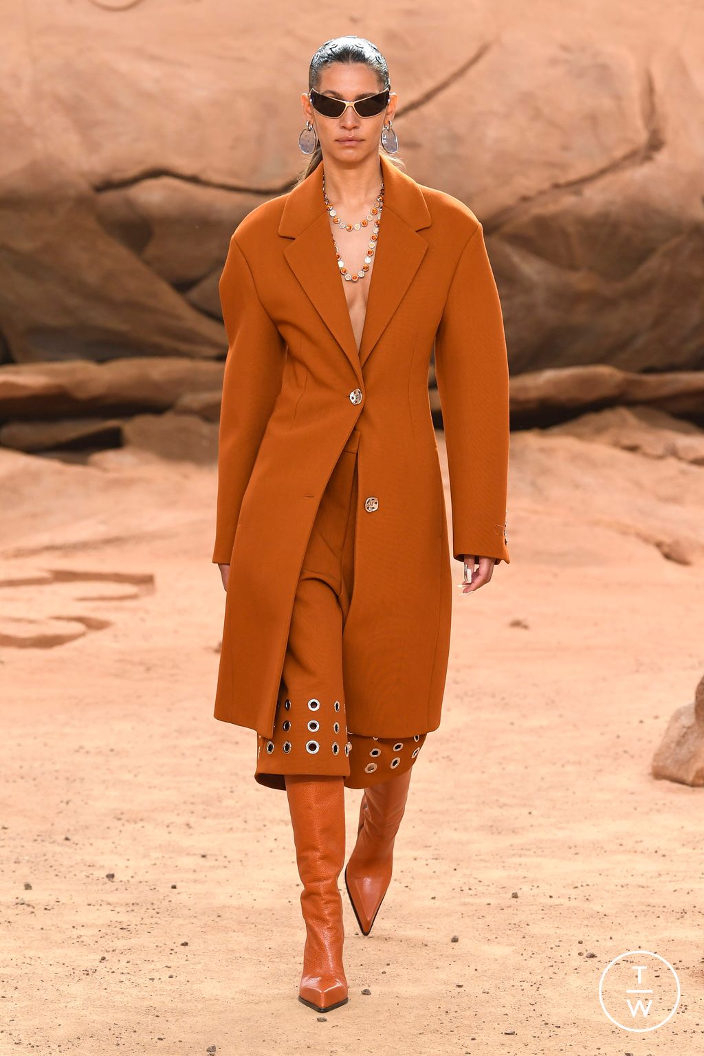 Fashion Week Paris Fall/Winter 2023 look 7 from the Off-White collection womenswear