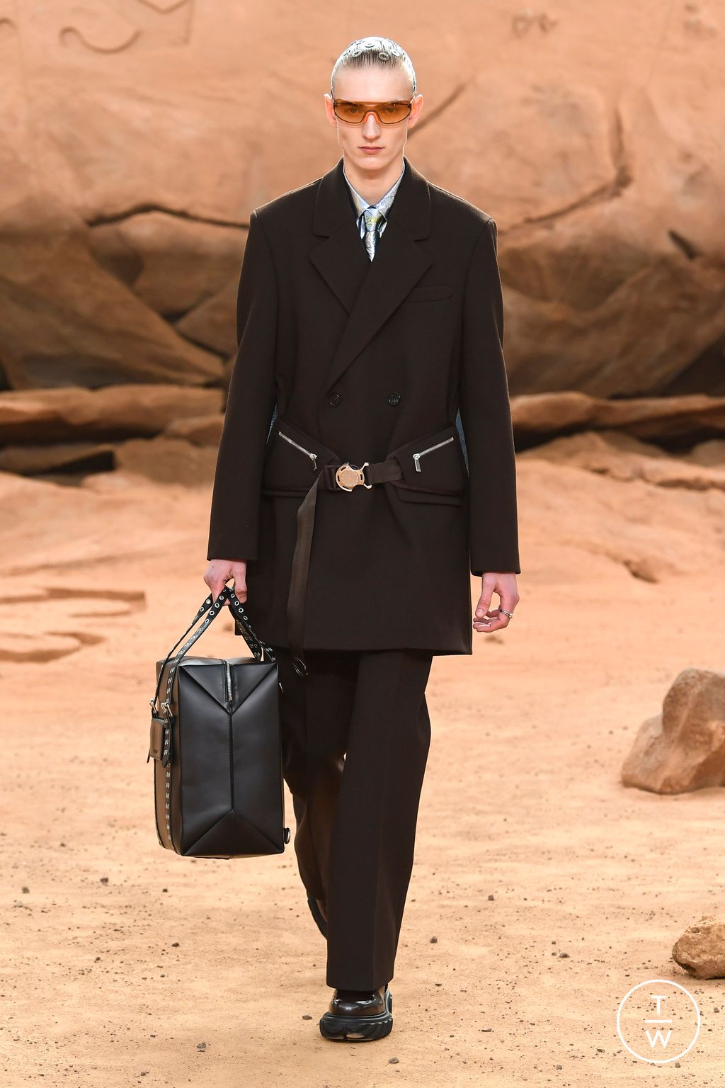 Fashion Week Paris Fall/Winter 2023 look 11 from the Off-White collection 女装