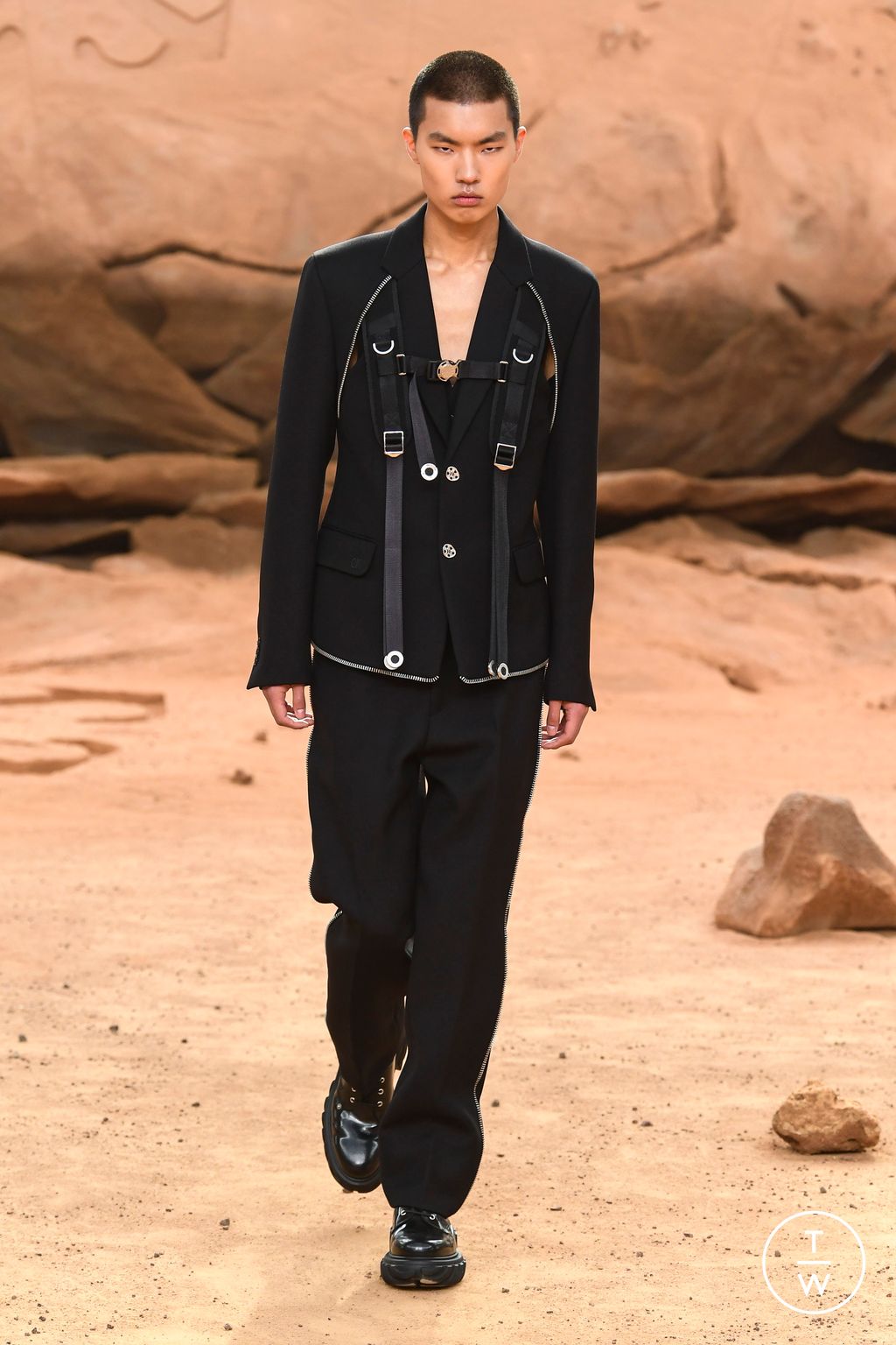 Fashion Week Paris Fall/Winter 2023 look 14 from the Off-White collection womenswear